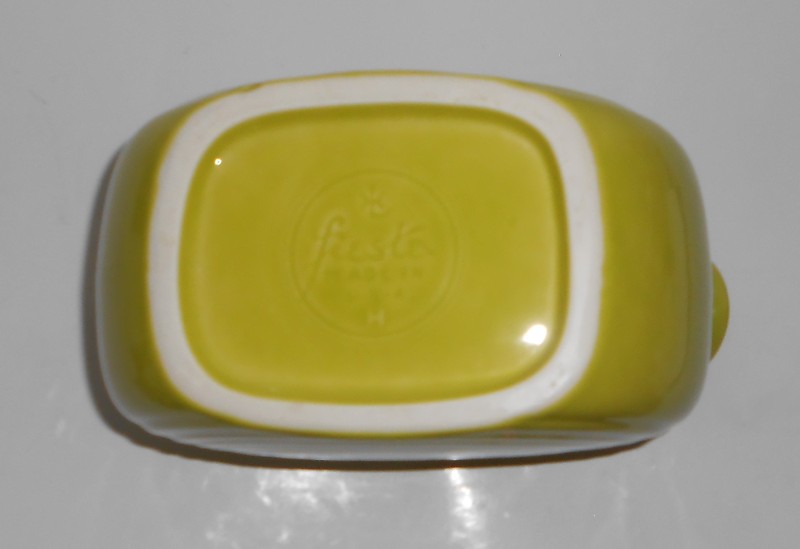 VINTAGE Fiesta Pottery 1950's Chartreuse Ice Lip Water Pitcher