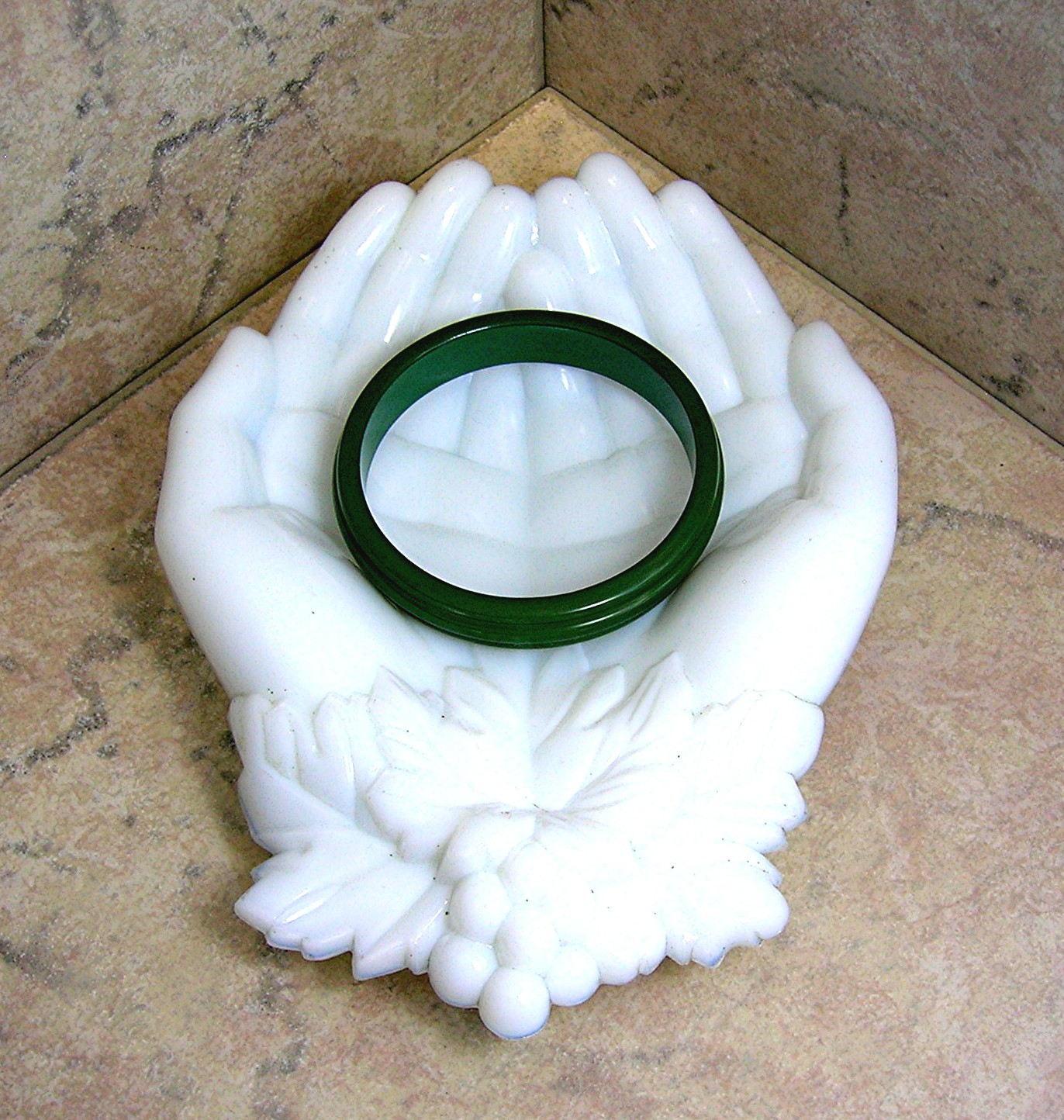 Bakelite Green Bangle Bracelet 1/2 inch Wide