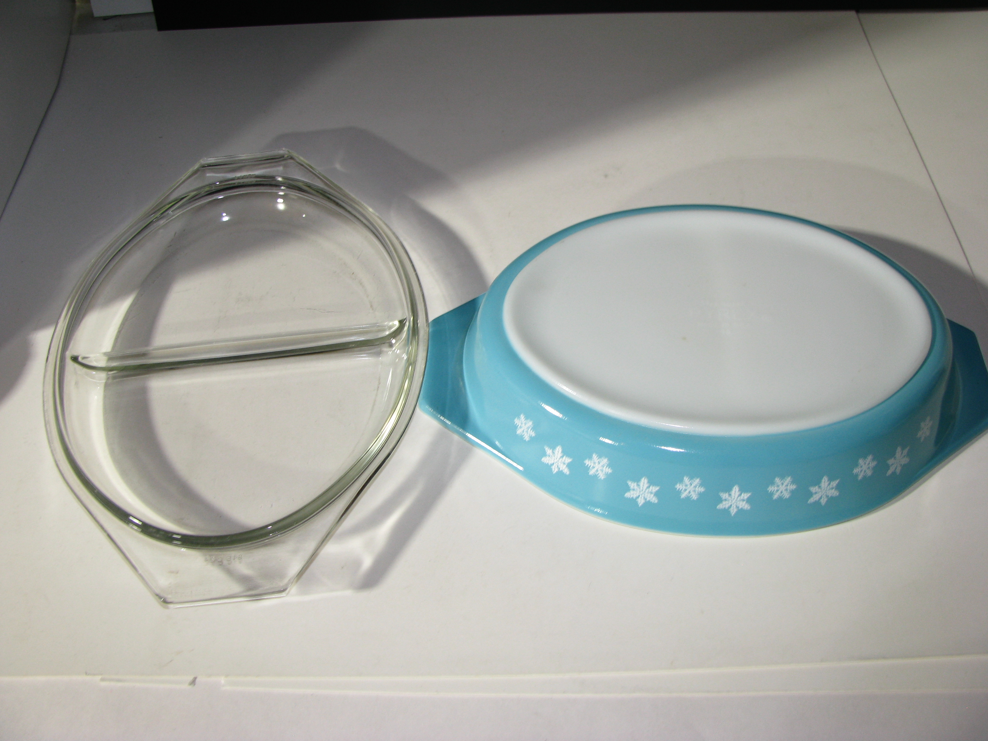 Vintage Pyrex Turquoise White Snowflake Divided Dish