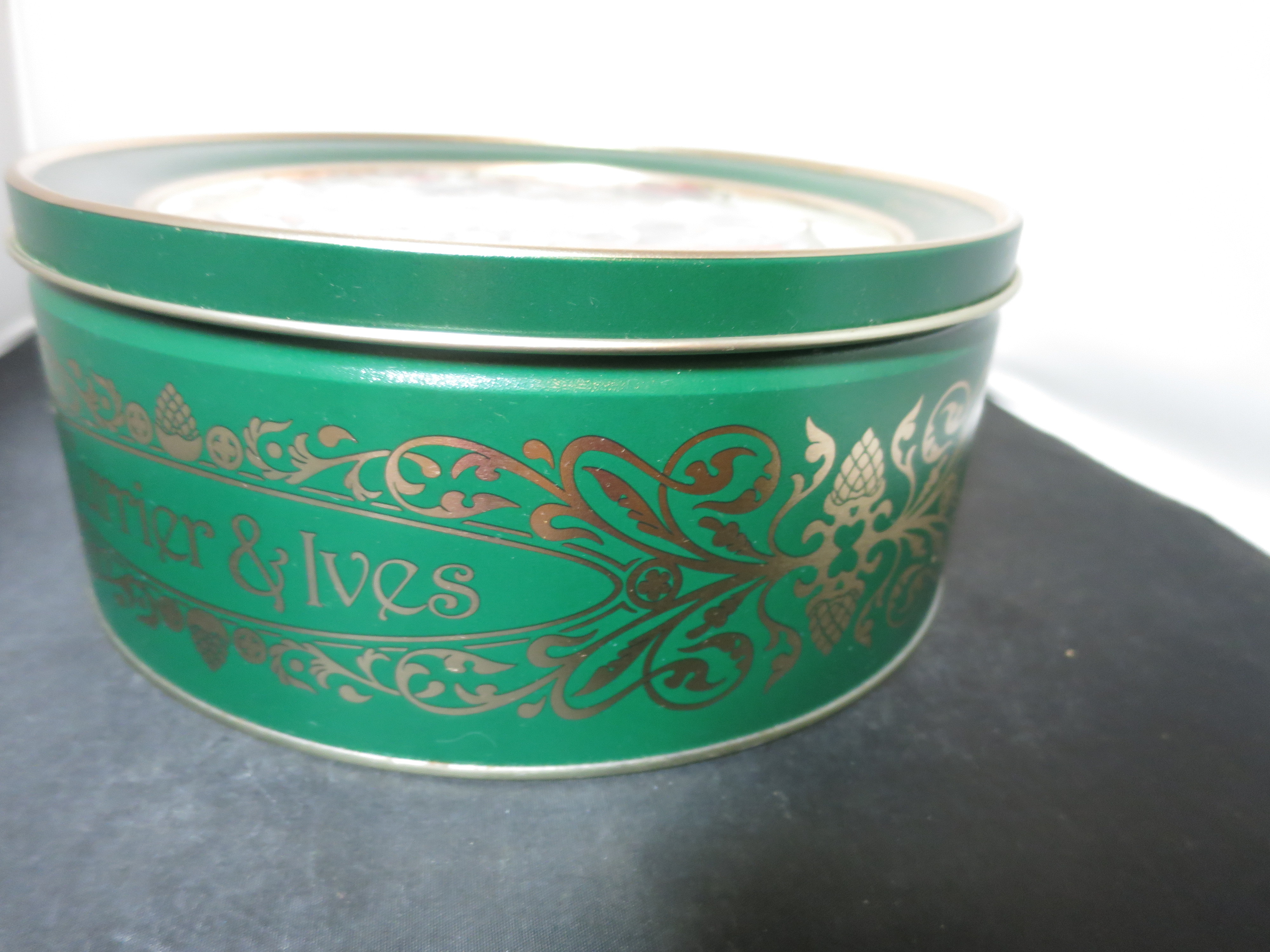 Currier & Ives The Skating Pond Tin Schwann's limited 2000