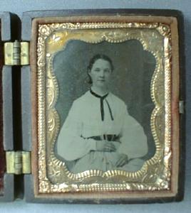 Daguerreotype Young Lady Civil War Era Ornate Case