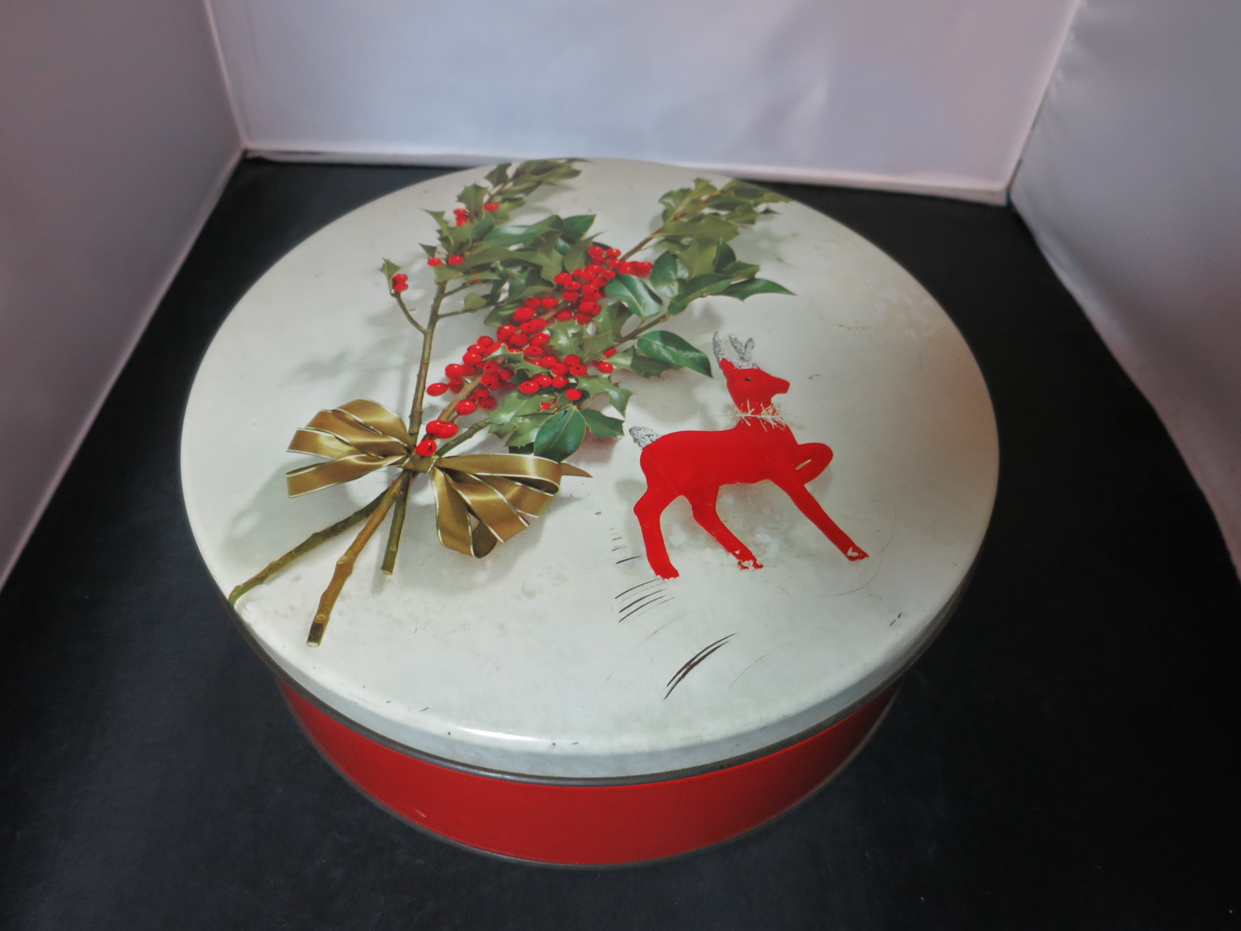 Vintage Reindeer Holly Cookie Tin Christmas