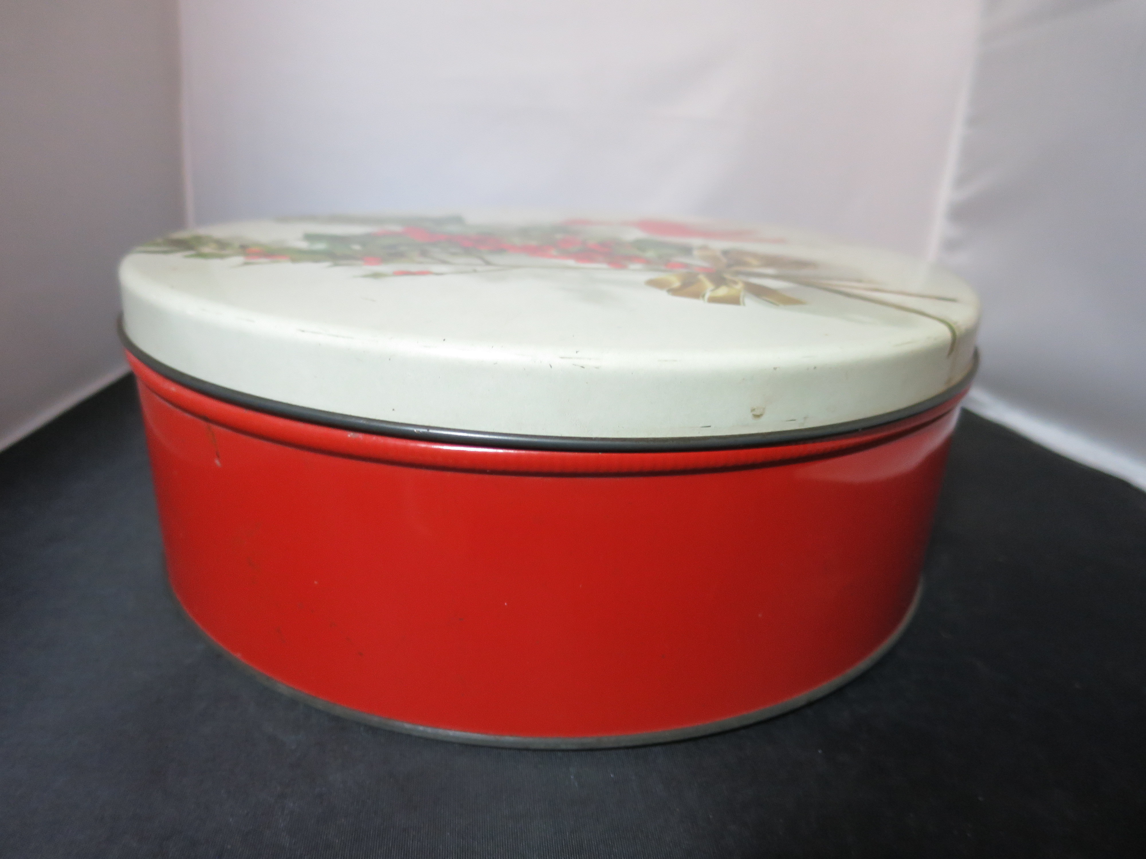 Vintage Reindeer Holly Cookie Tin Christmas