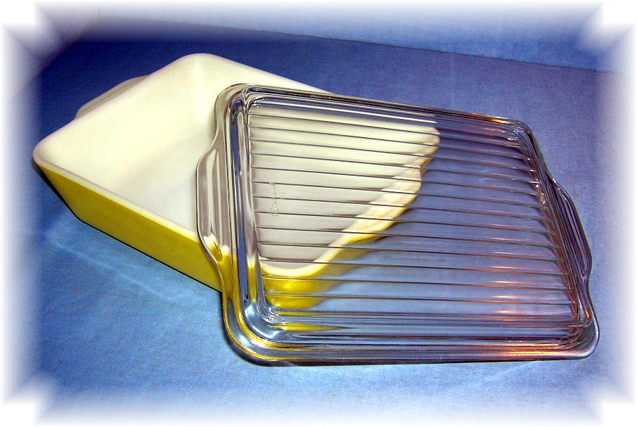 Pyrex Refrigerator Dish With Lid 1 1/2 Qt