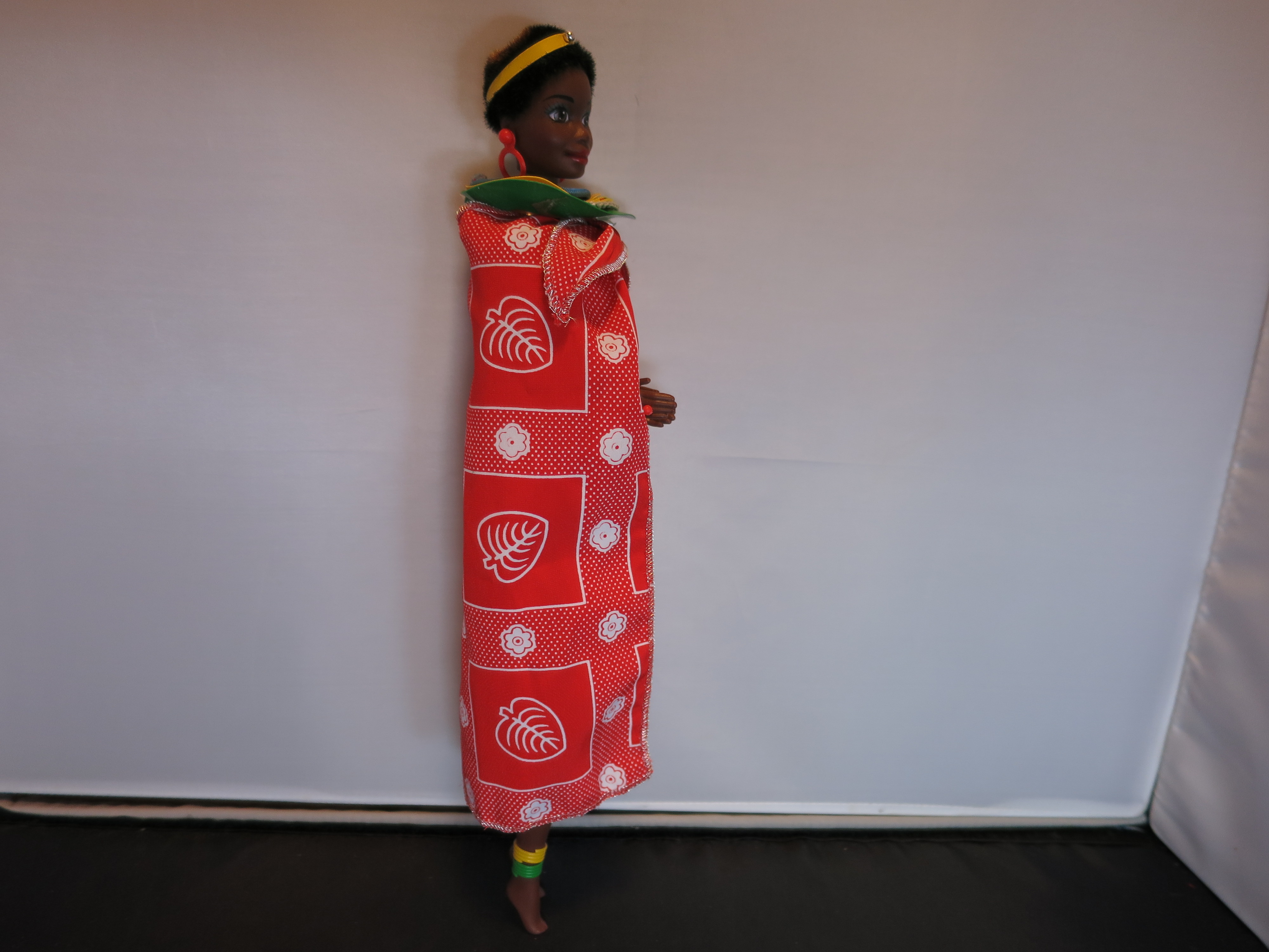 Barbie Doll Kenya 1990 Original missing shoes