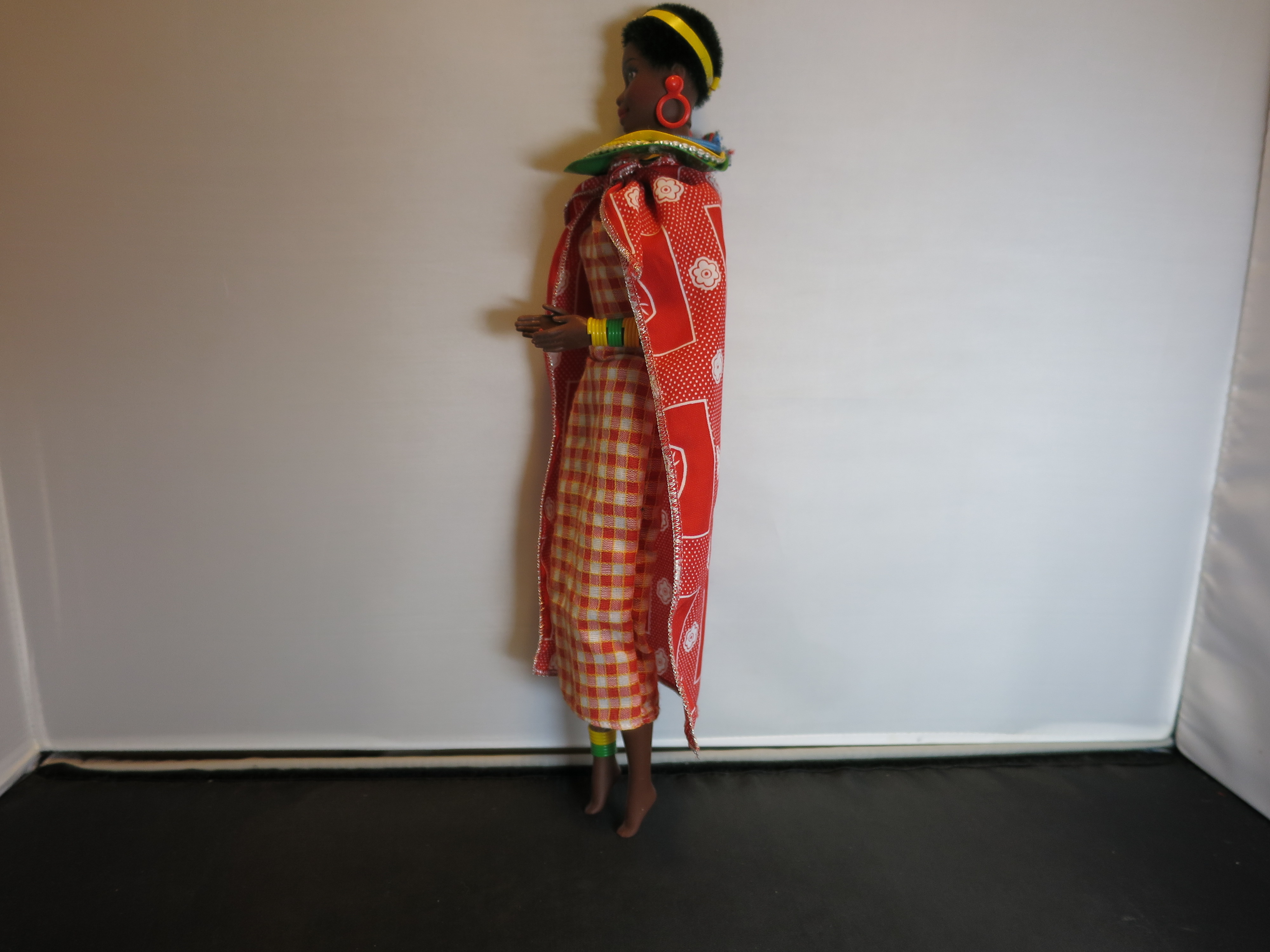Barbie Doll Kenya 1990 Original missing shoes