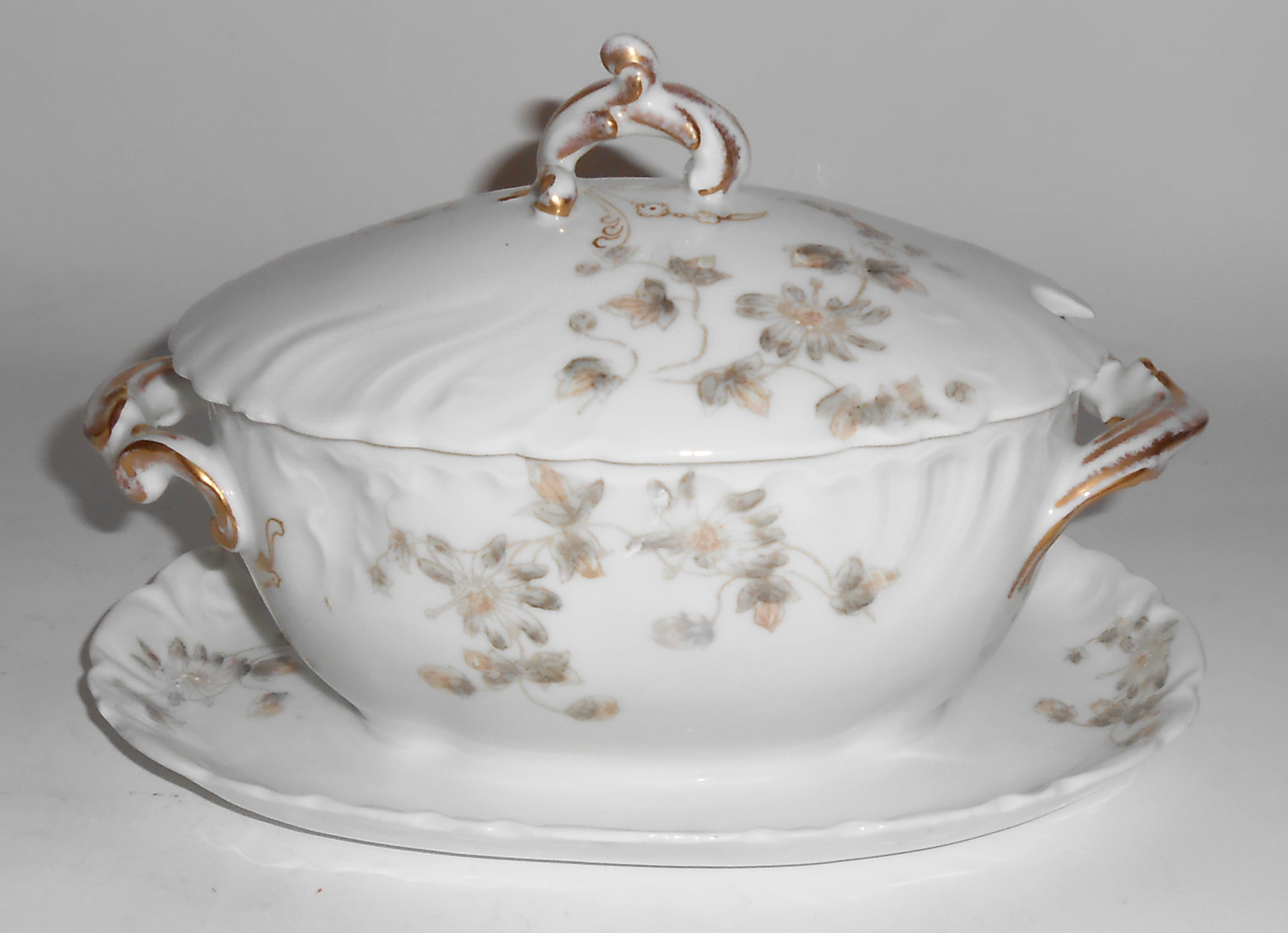 Chas Field Haviland Limoges Grey Daisy Gravy Bowl W/Lid