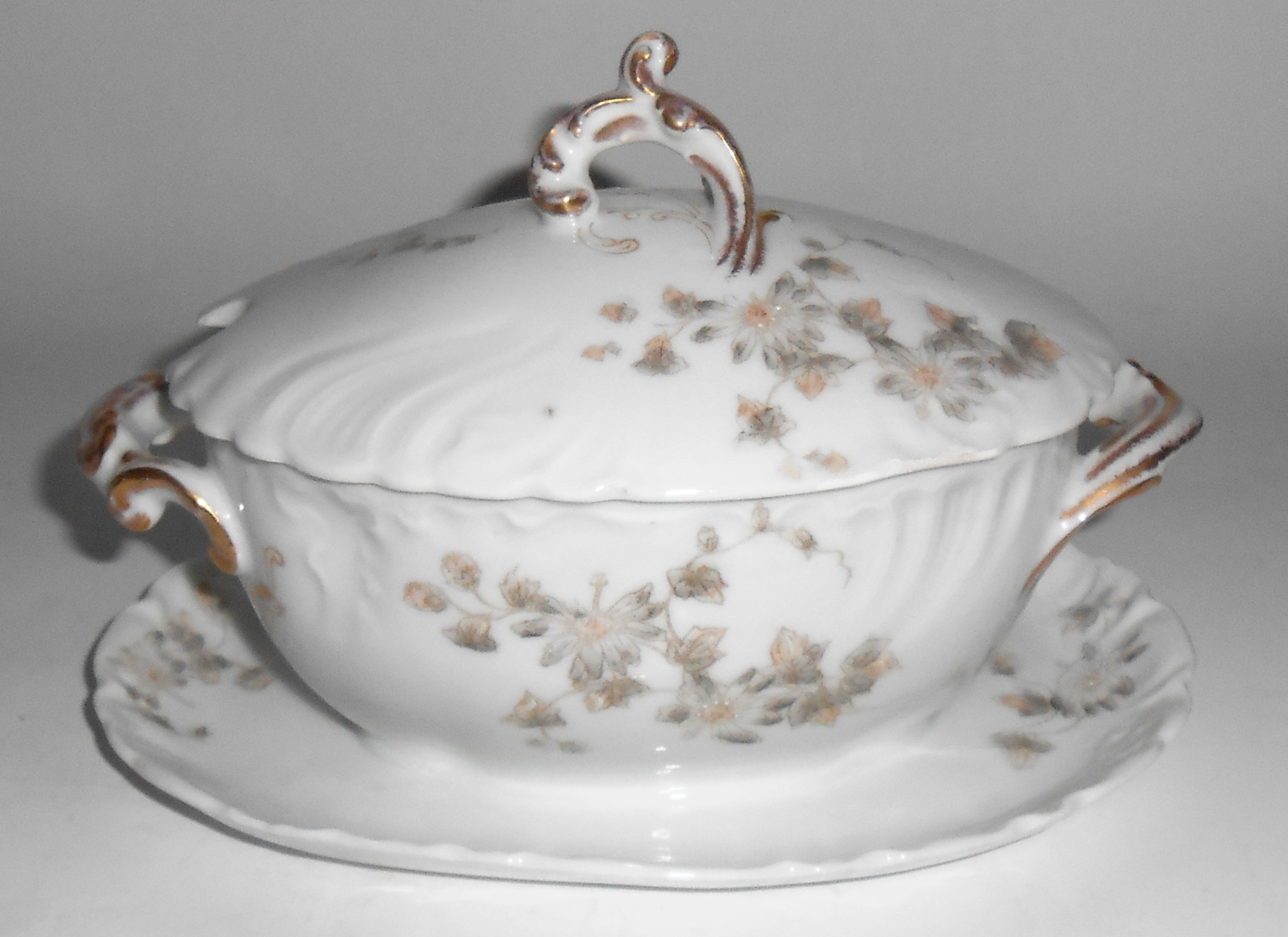 Chas Field Haviland Limoges Grey Daisy Gravy Bowl W/Lid