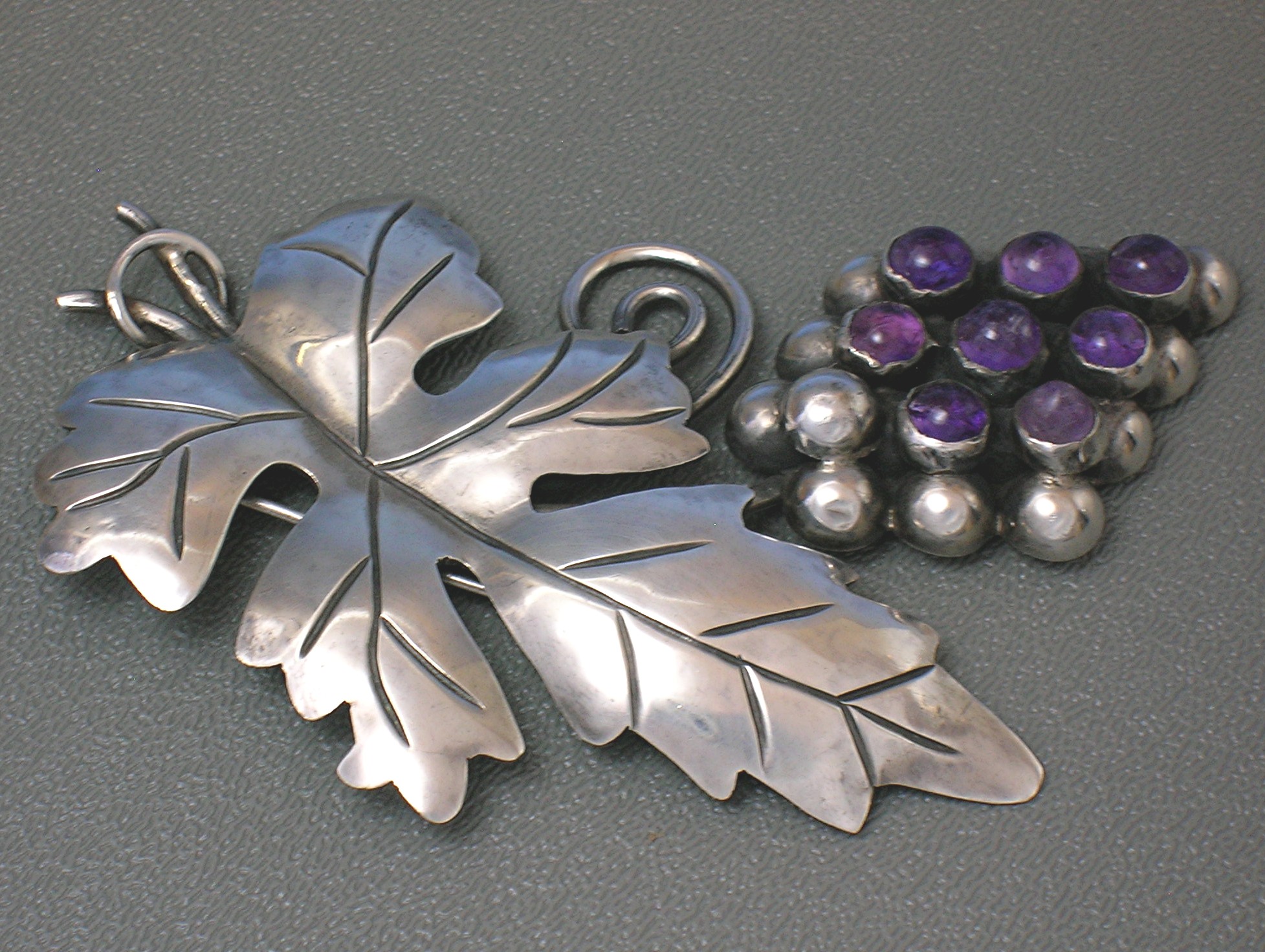 Mexico Amethyst Sterling Silver Vintage 40s Brooch