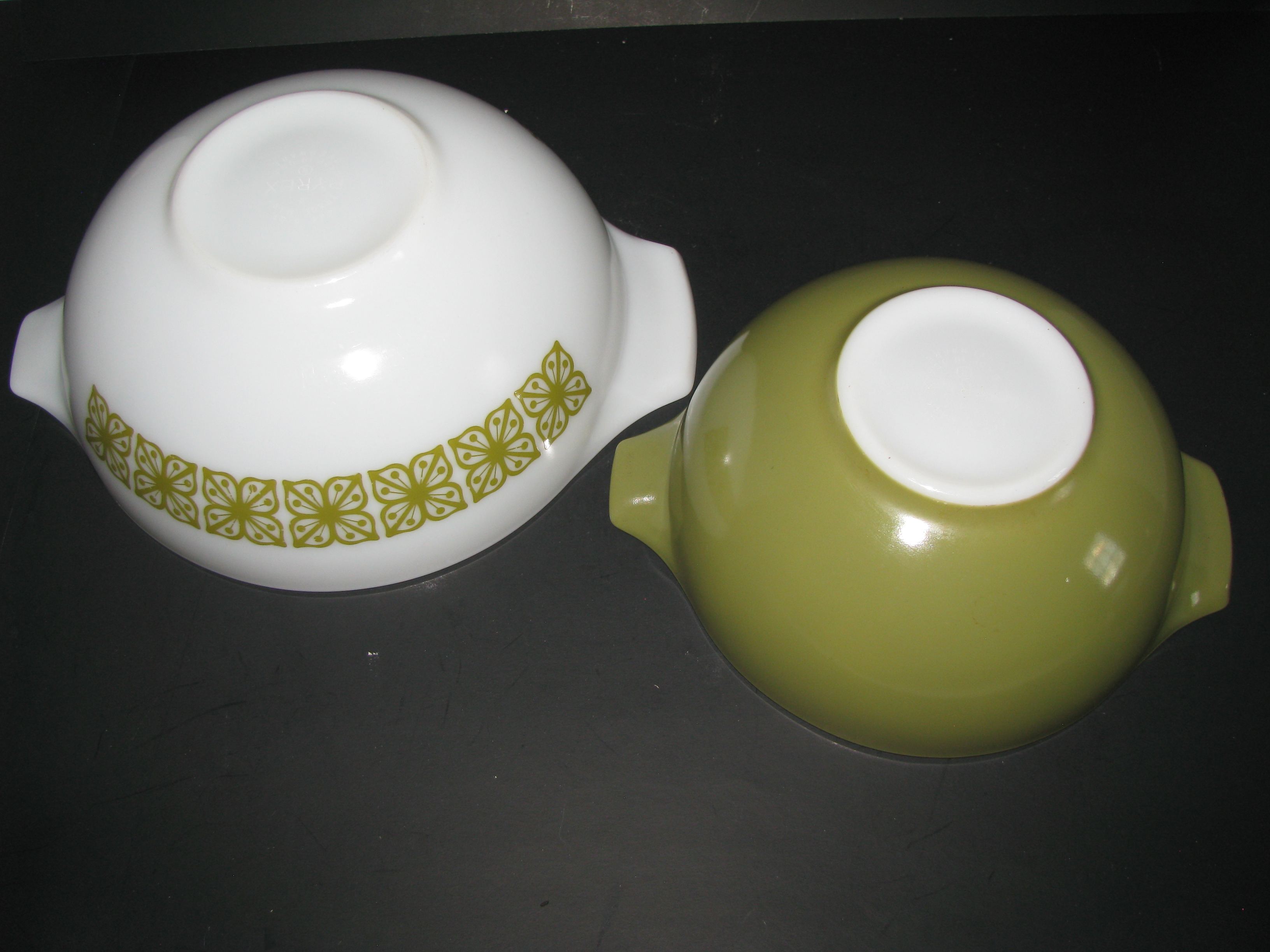 Vintage Pyrex Verde 444 4qt ,443 2.5qt Cinderella Bowls