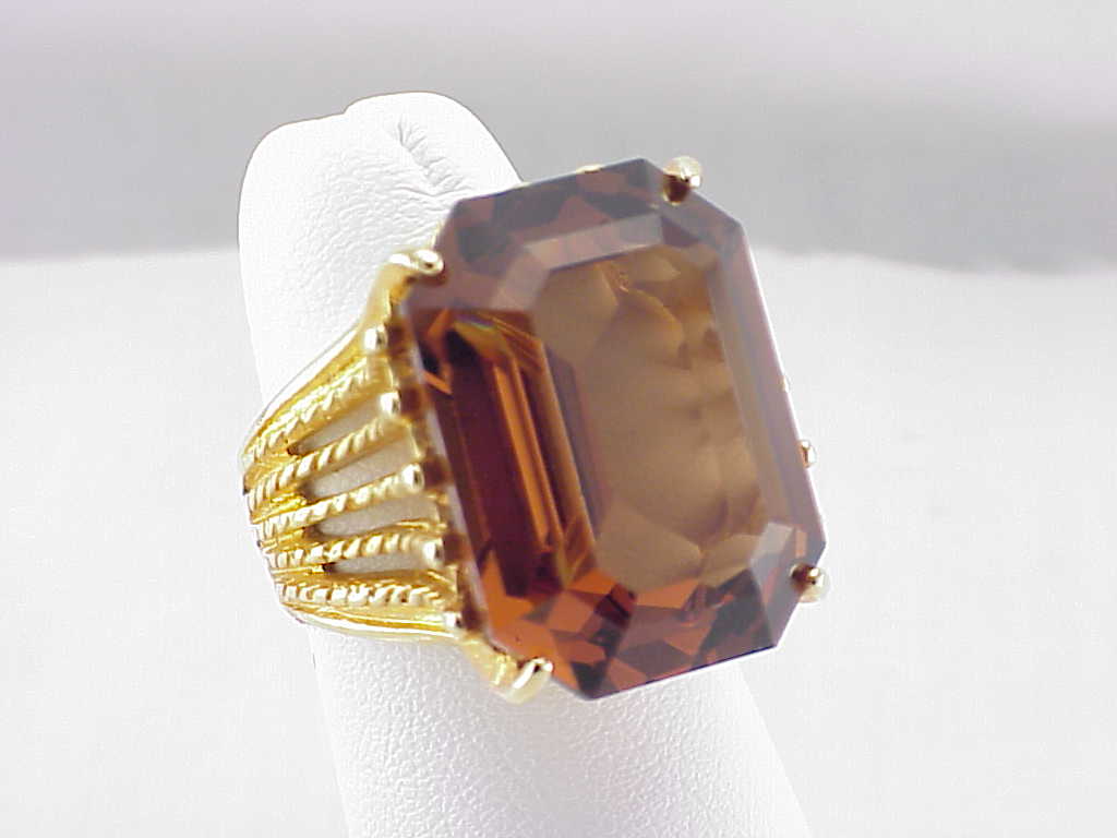 14k Hge Gold Tone Ring With Large Topaz Rhinestone