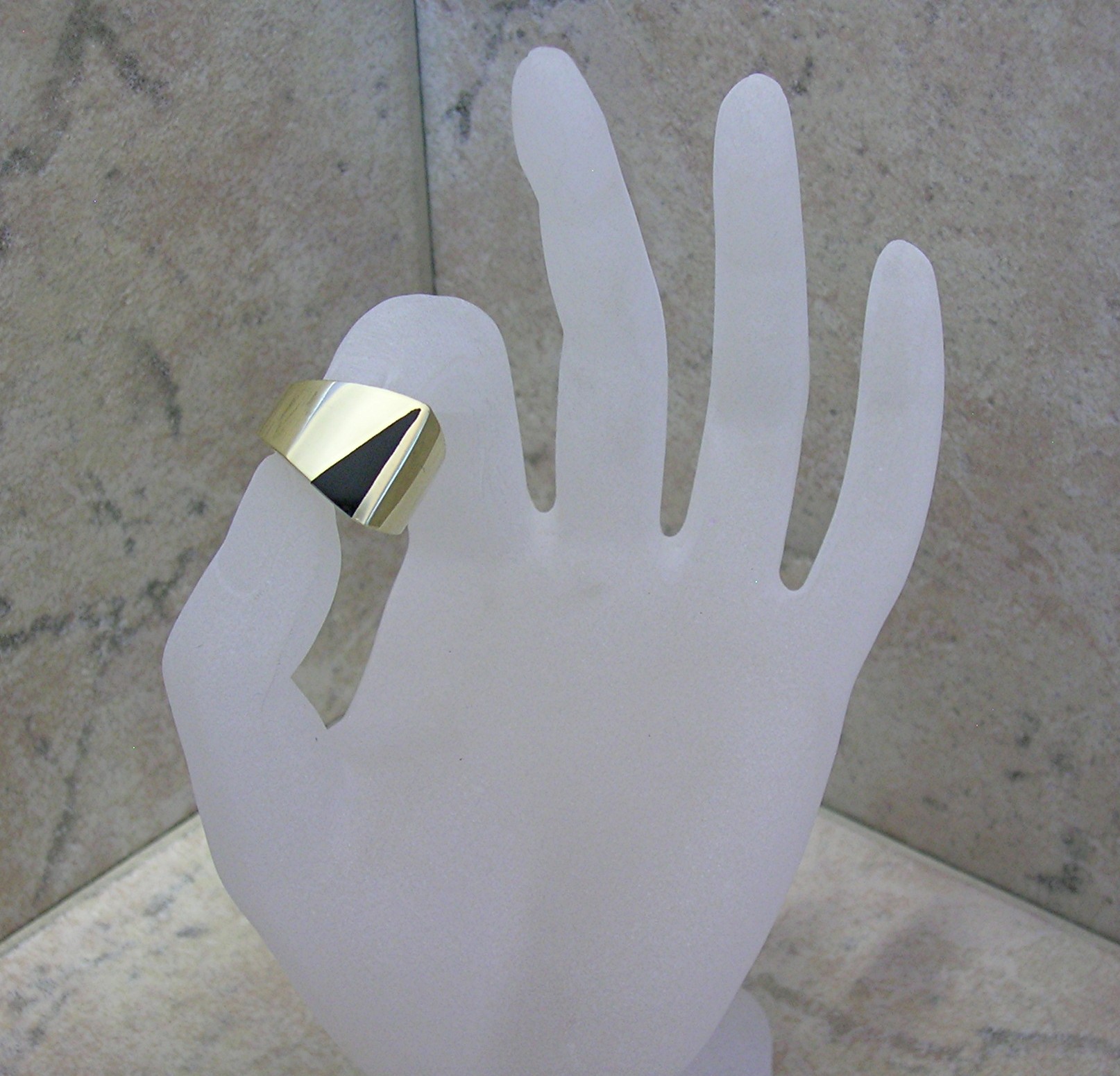 Ring 14K Gold Black Onyx Inlaid