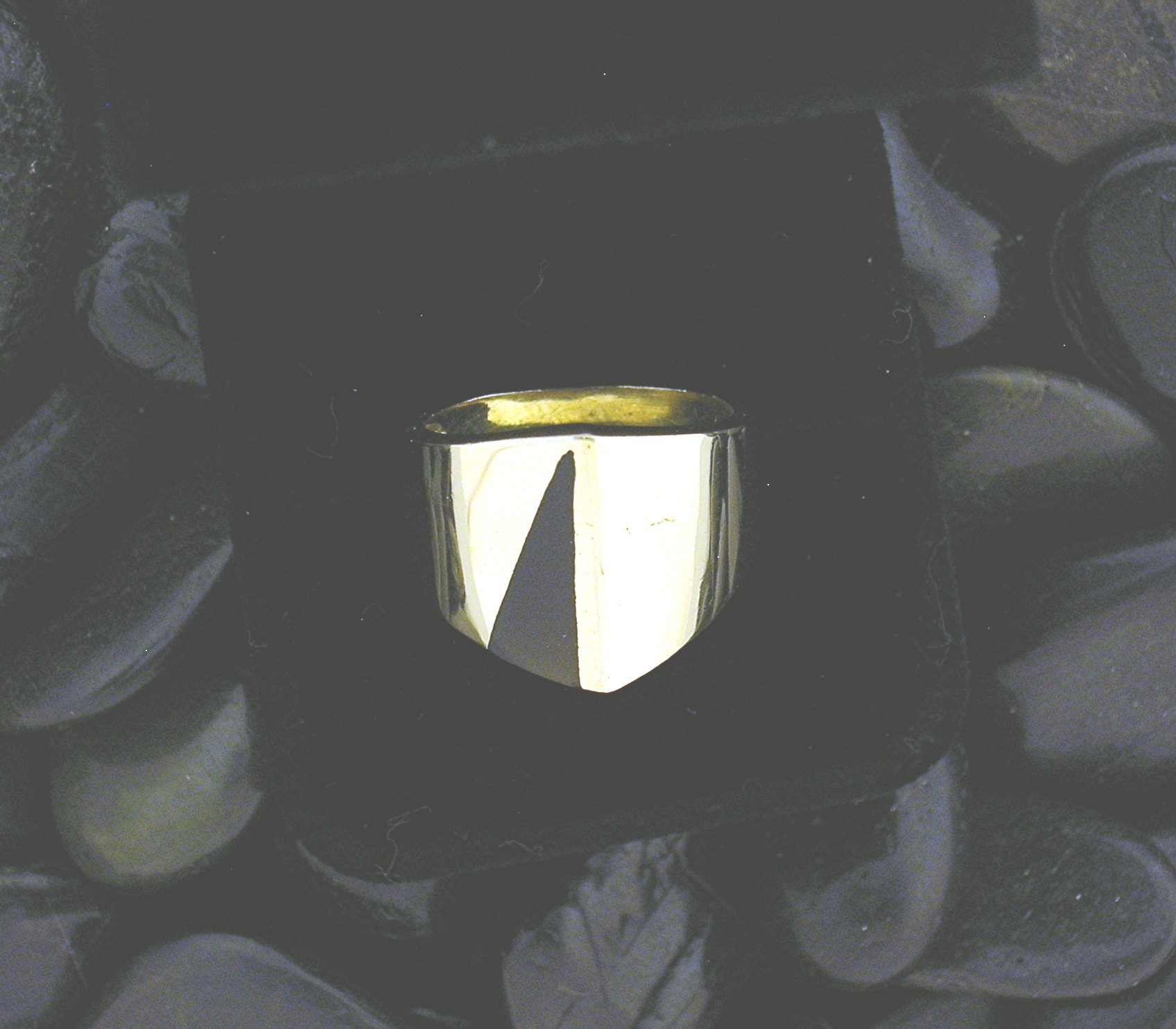 Ring 14K Gold Black Onyx Inlaid