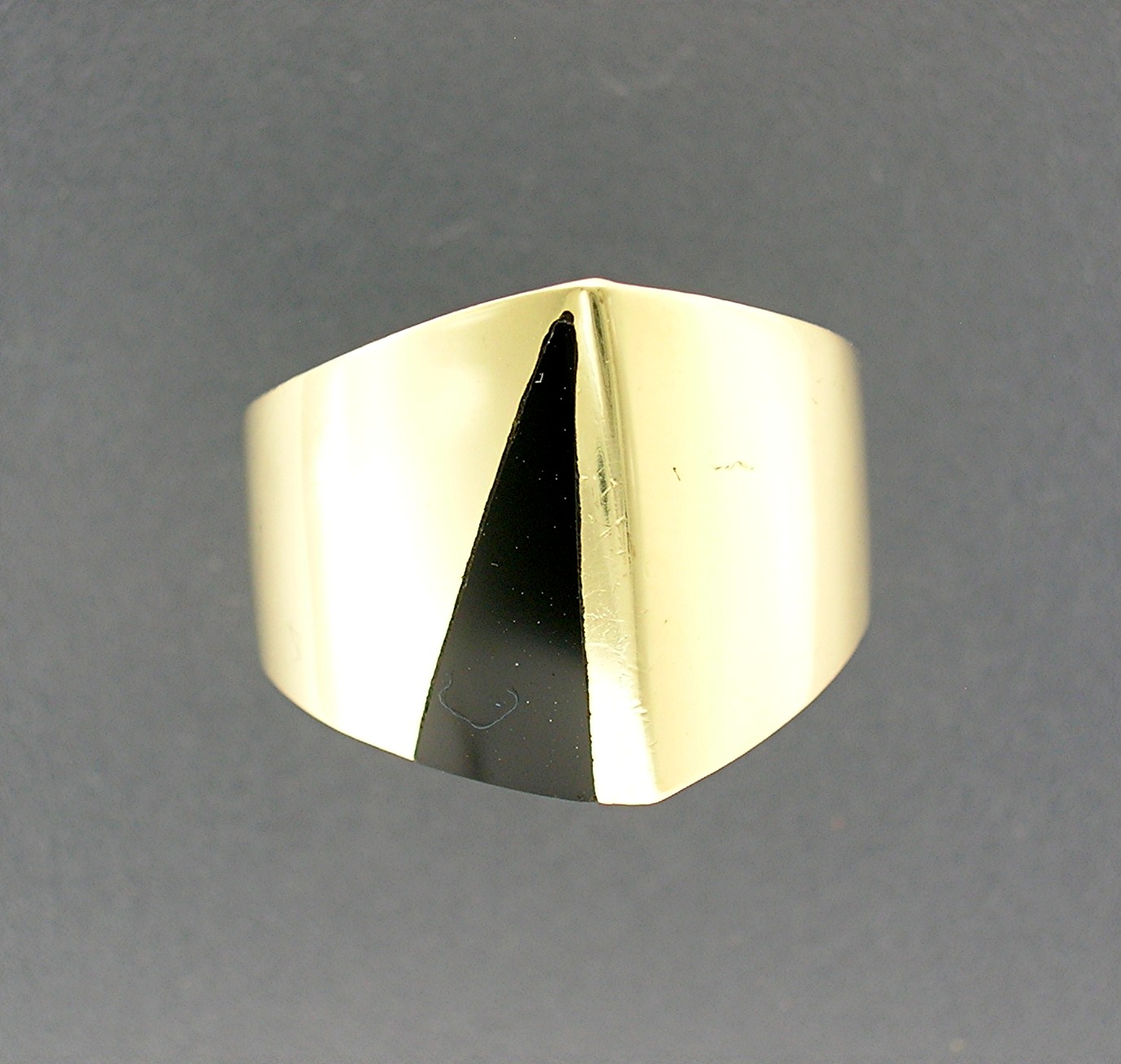 Ring 14K Gold Black Onyx Inlaid
