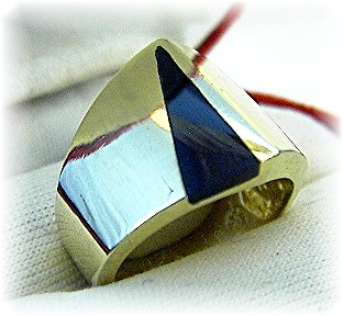 Ring 14K Gold Black Onyx Inlaid