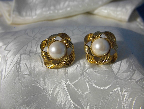 Avon Goldtone Earrings Large Faux Pearl & Scrolled