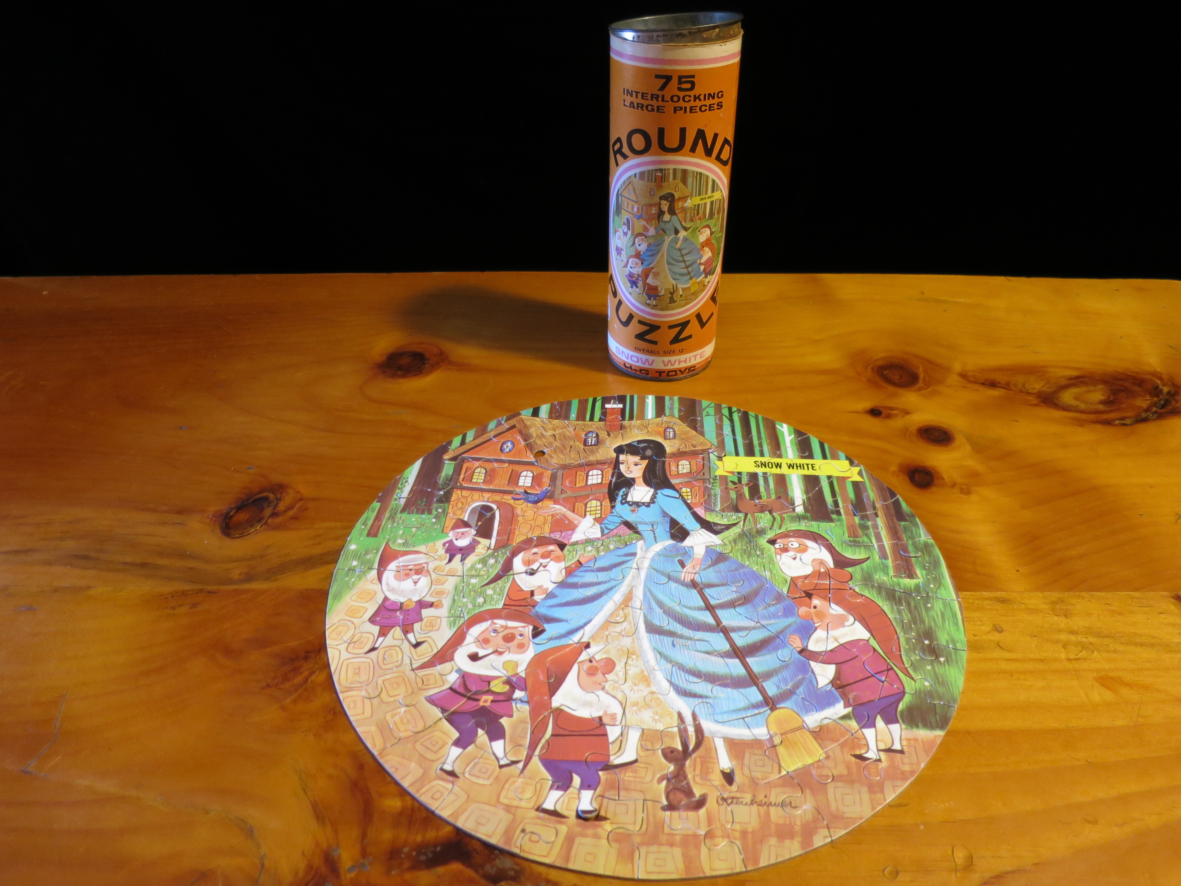 Snow White Puzzle Round Interlocking Vintage 1960s