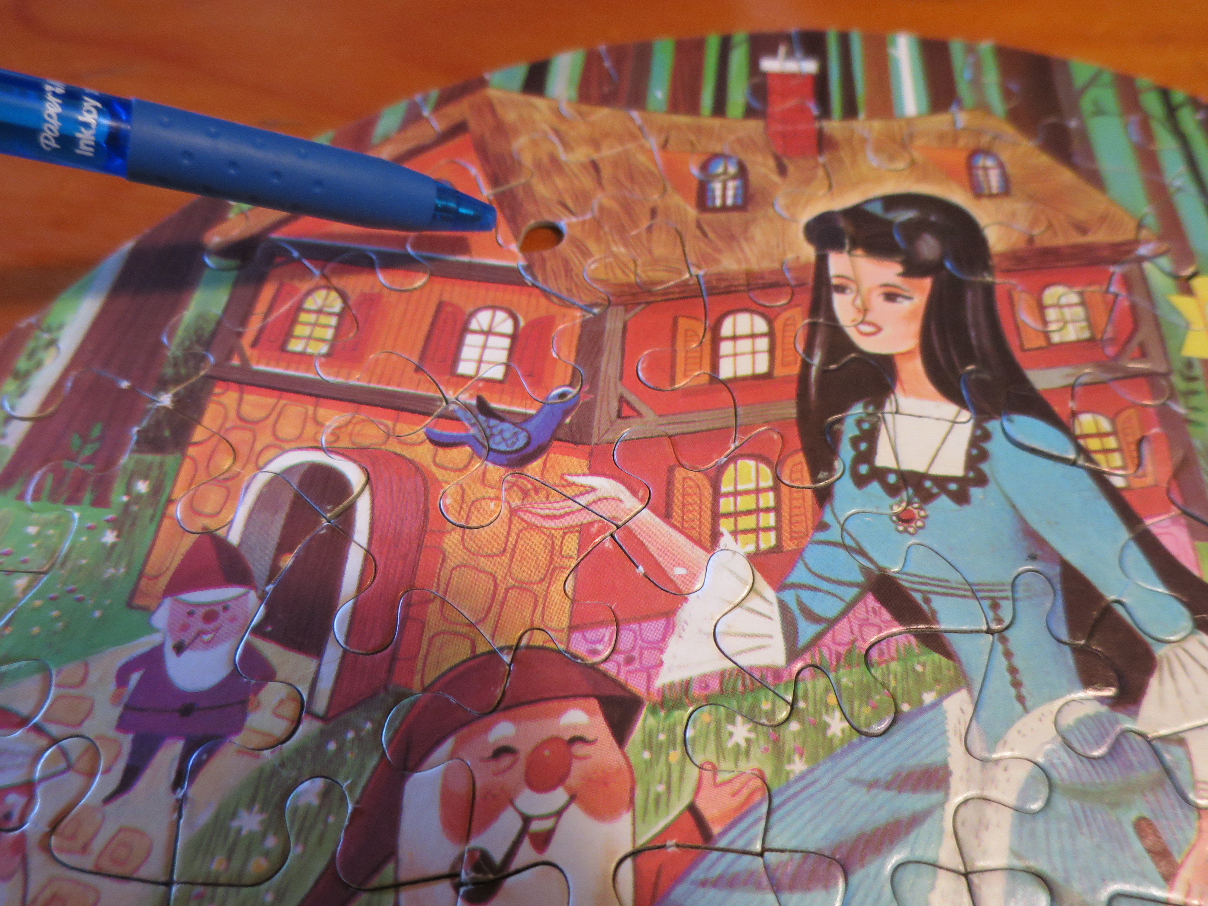 Snow White Puzzle Round Interlocking Vintage 1960s