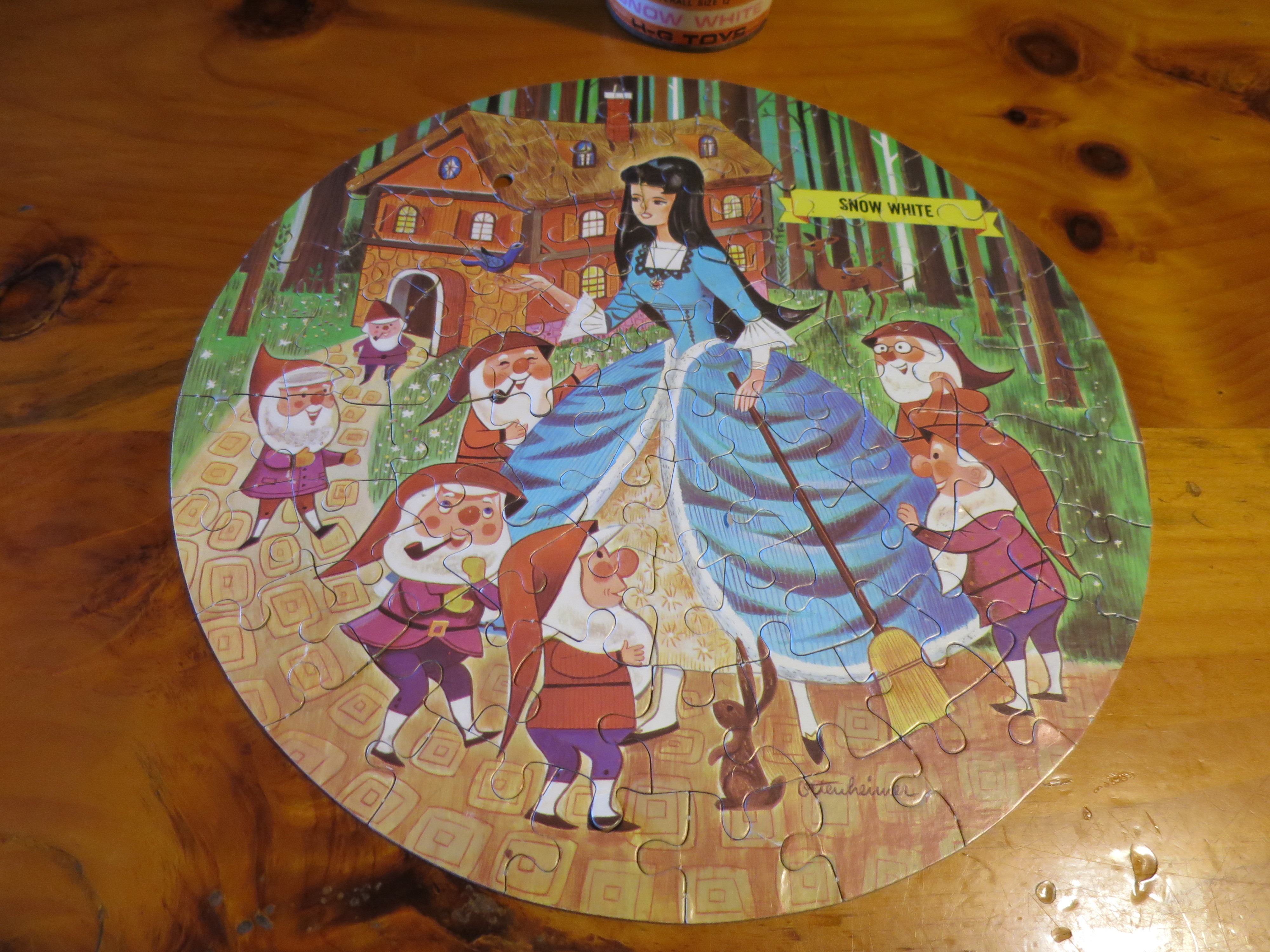 Snow White Puzzle Round Interlocking Vintage 1960s