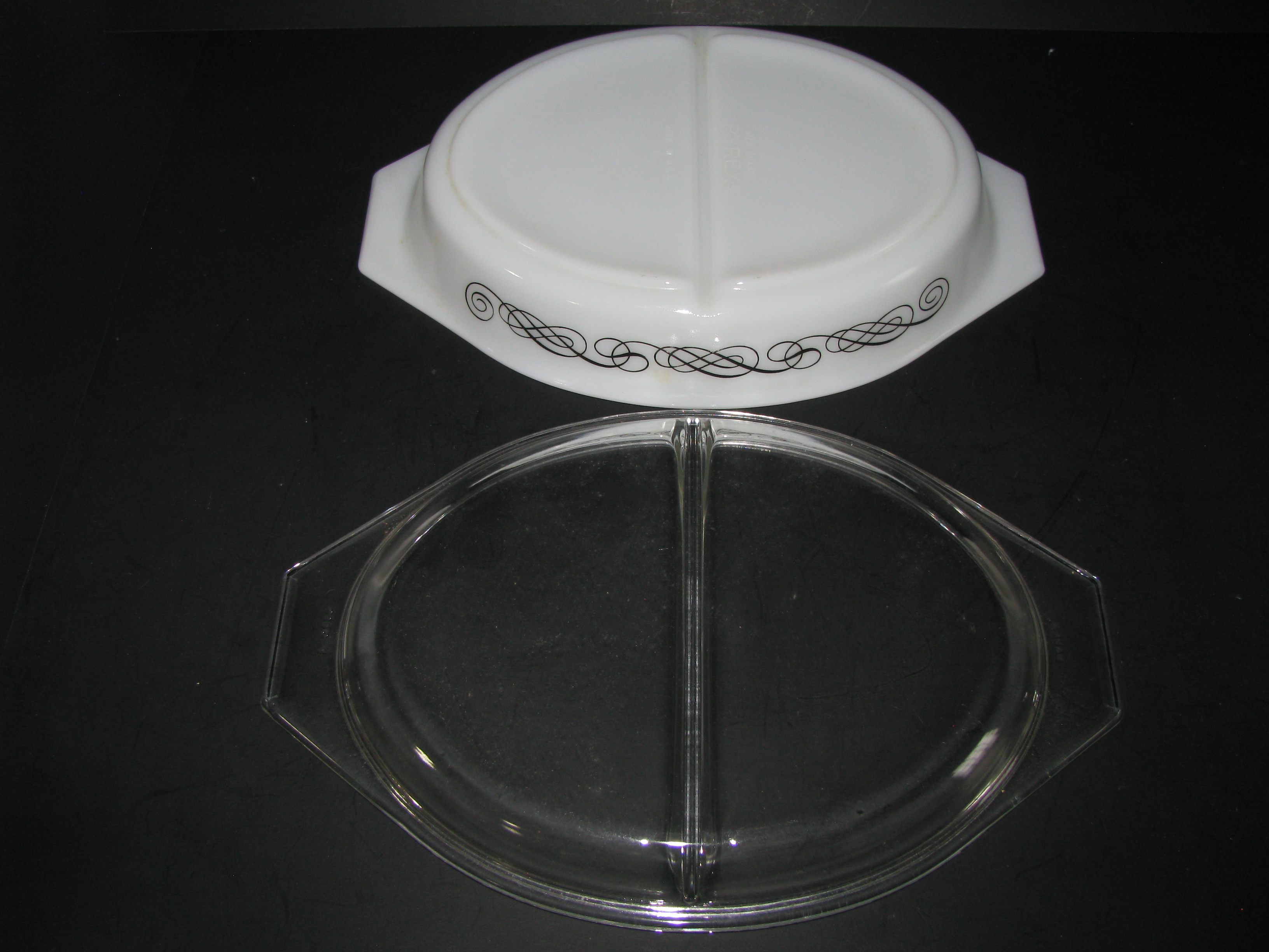 Vintage Pyrex Black Scroll 063 1.5qt Divided Dish