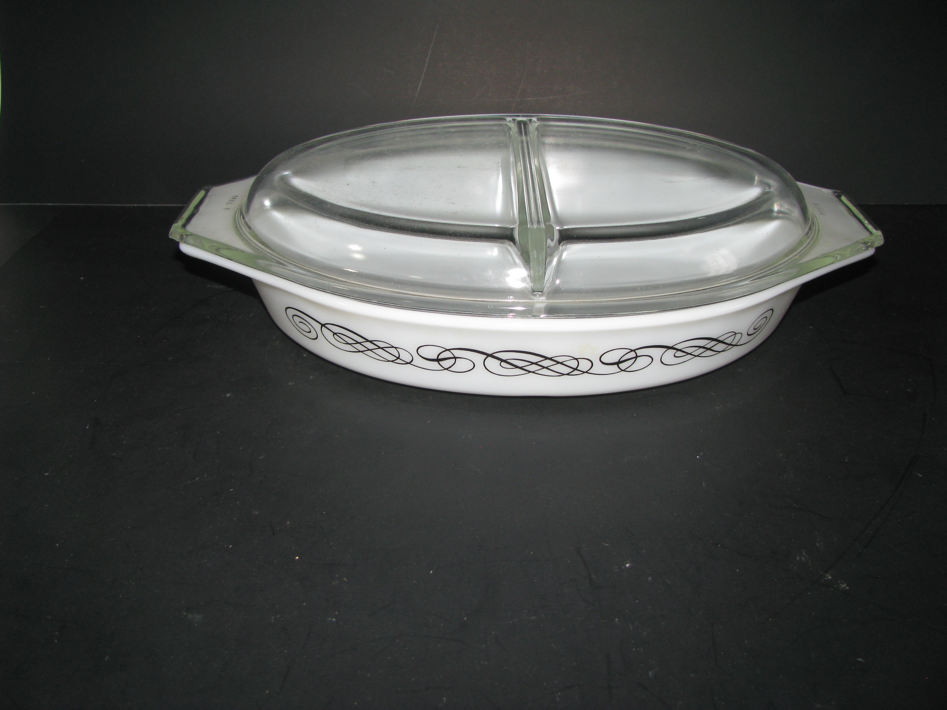 Vintage Pyrex Black Scroll 063 1.5qt Divided Dish