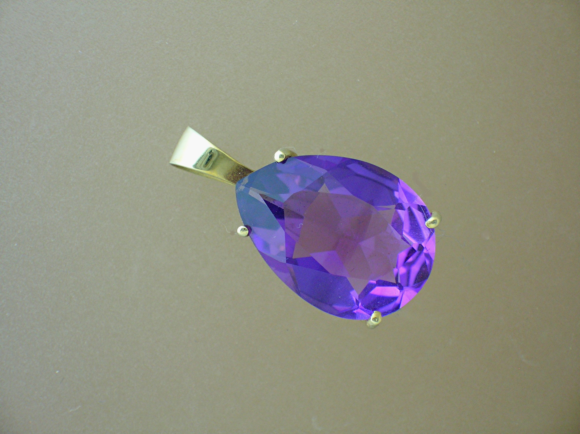 Pendant Dark Amethyst Teardrop 10K Gold