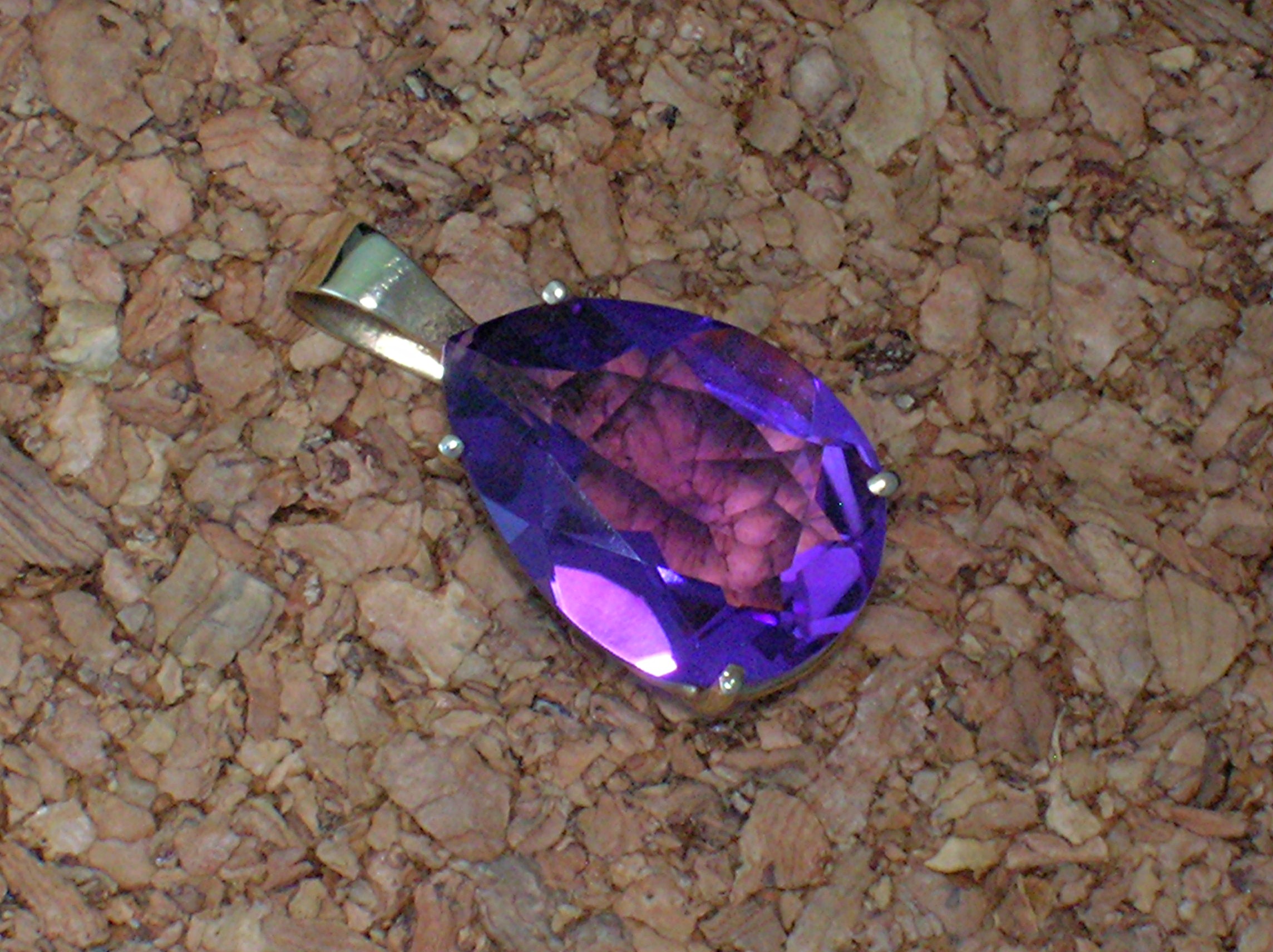 Pendant Dark Amethyst Teardrop 10K Gold