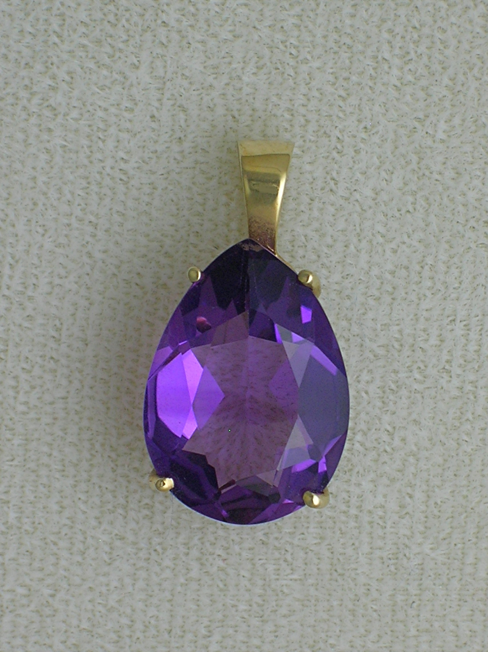 Pendant Dark Amethyst Teardrop 10K Gold
