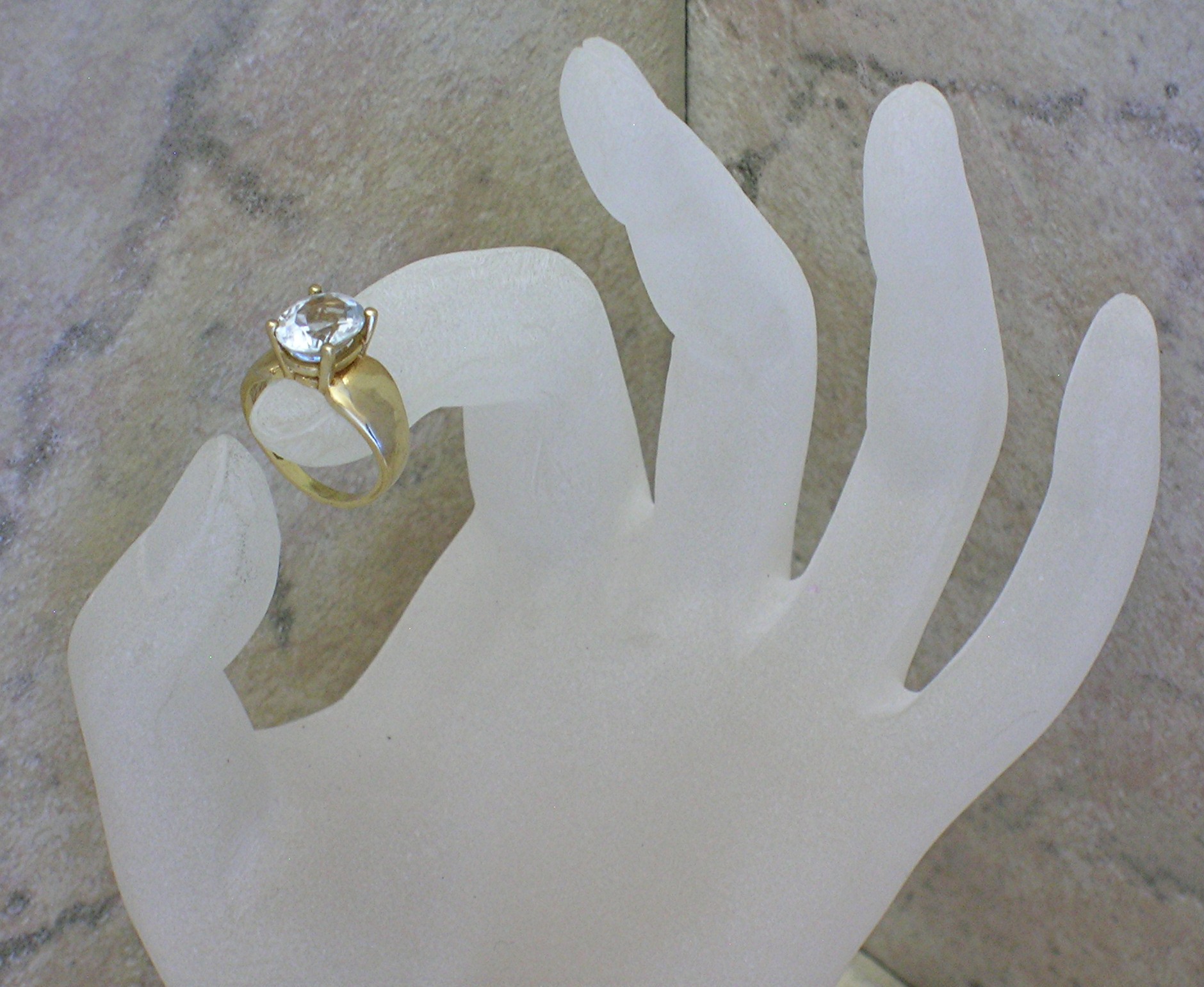 Ring 10 K Yellow Gold Oval Blue Topaz