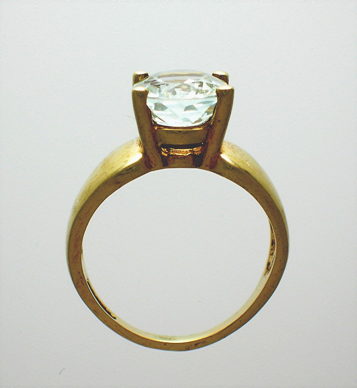 Ring 10 K Yellow Gold Oval Blue Topaz