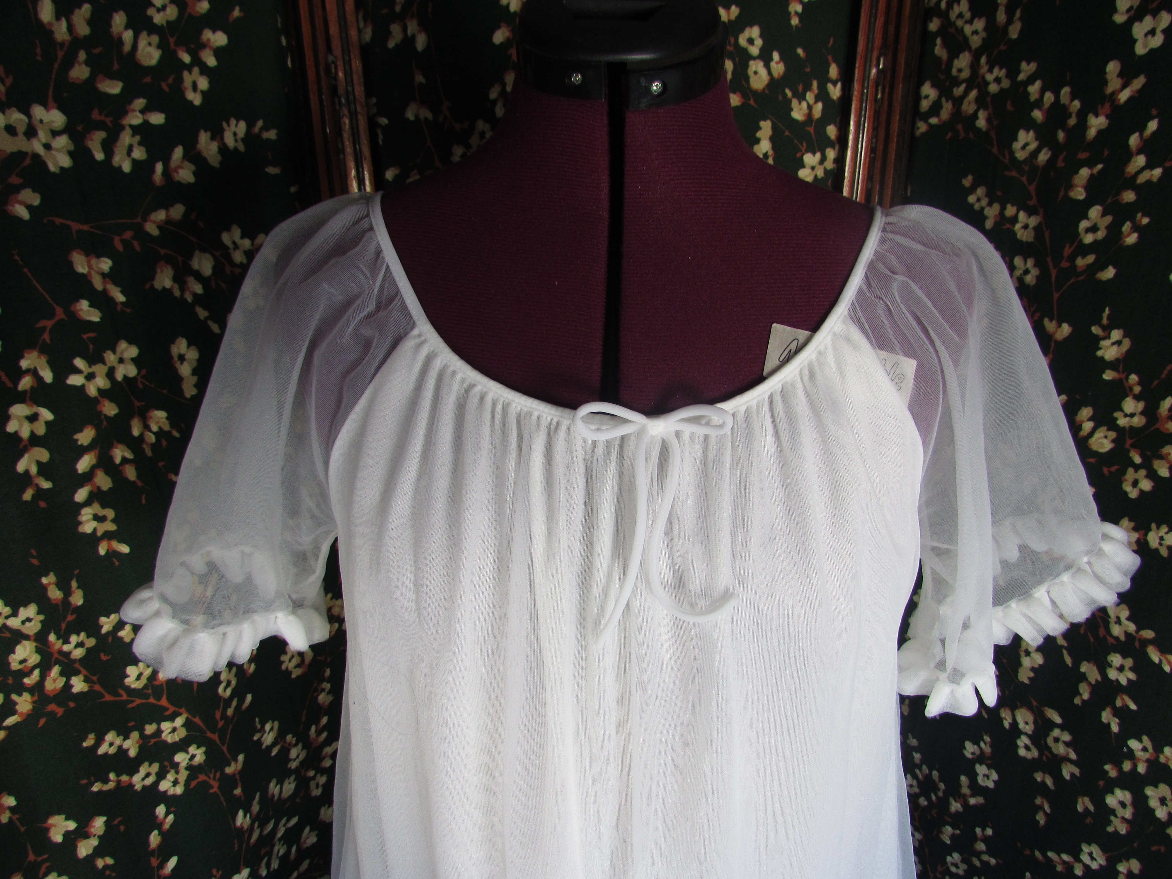 Vintage White Chiffon First Lady Nightgown size Small