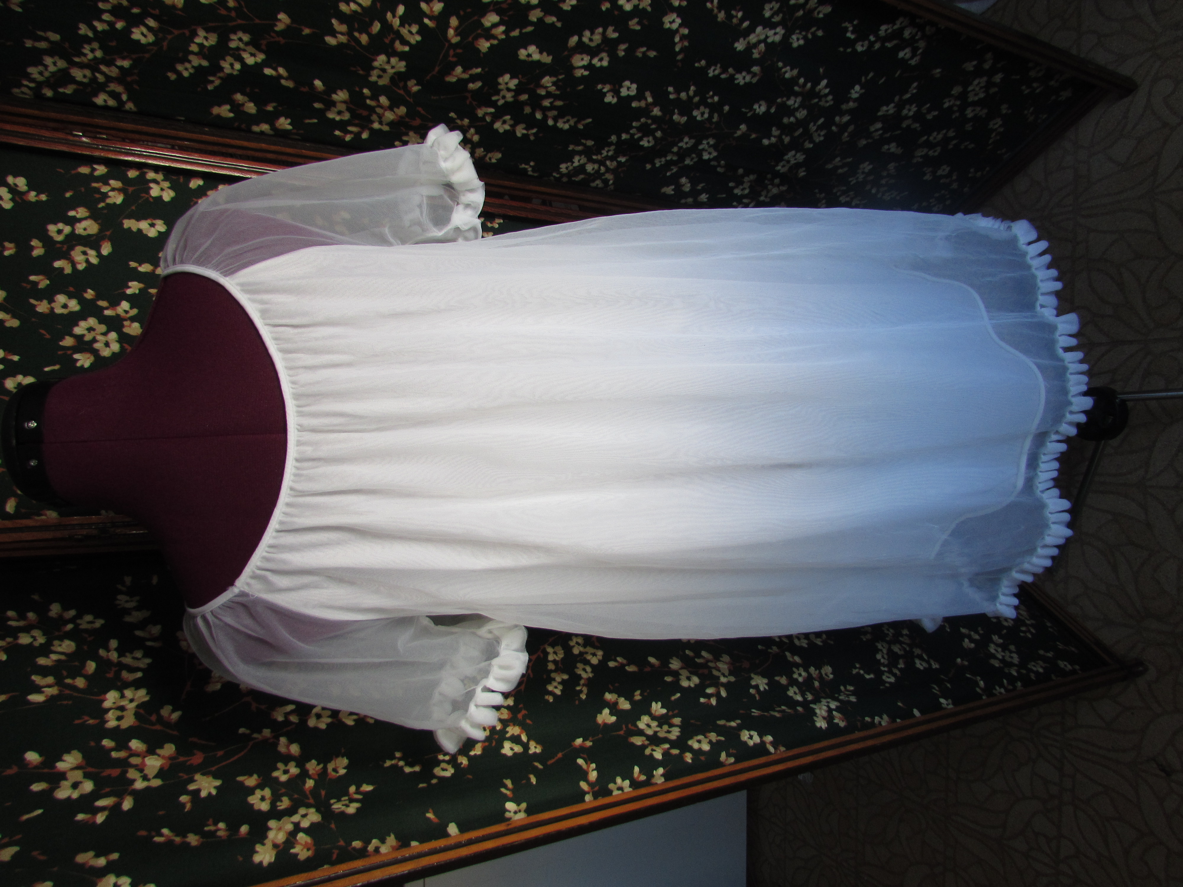 Vintage White Chiffon First Lady Nightgown size Small