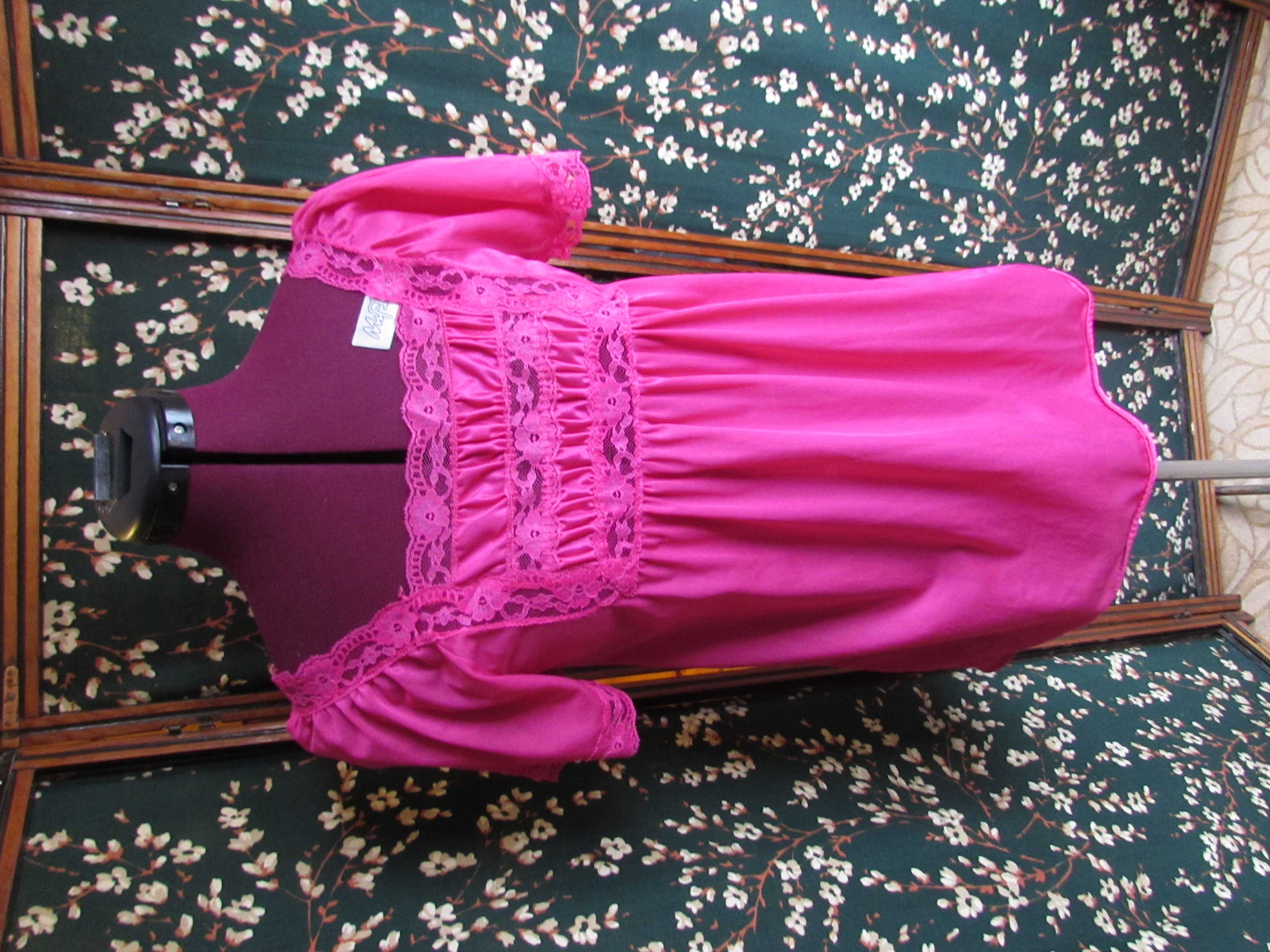 Vintage Rikki New York Size Small Nylon Nightgown