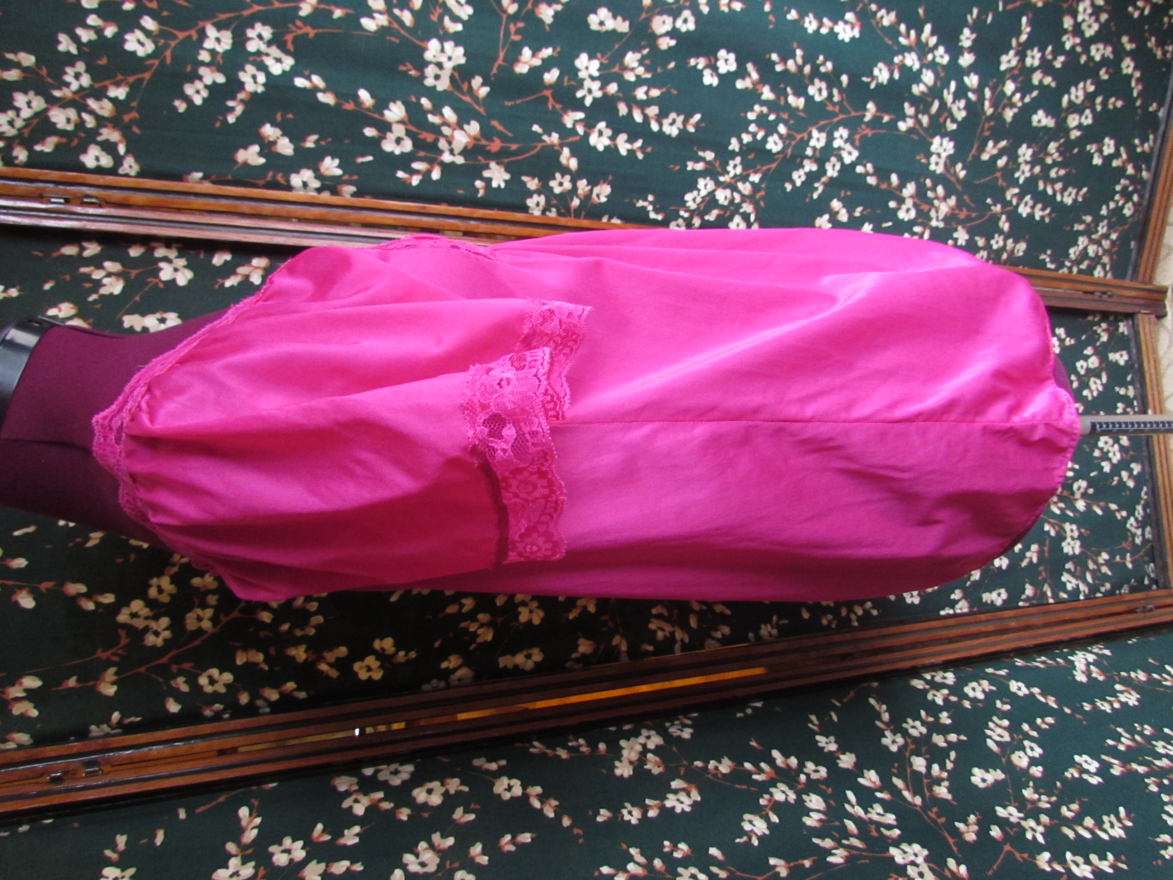 Vintage Rikki New York Size Small Nylon Nightgown