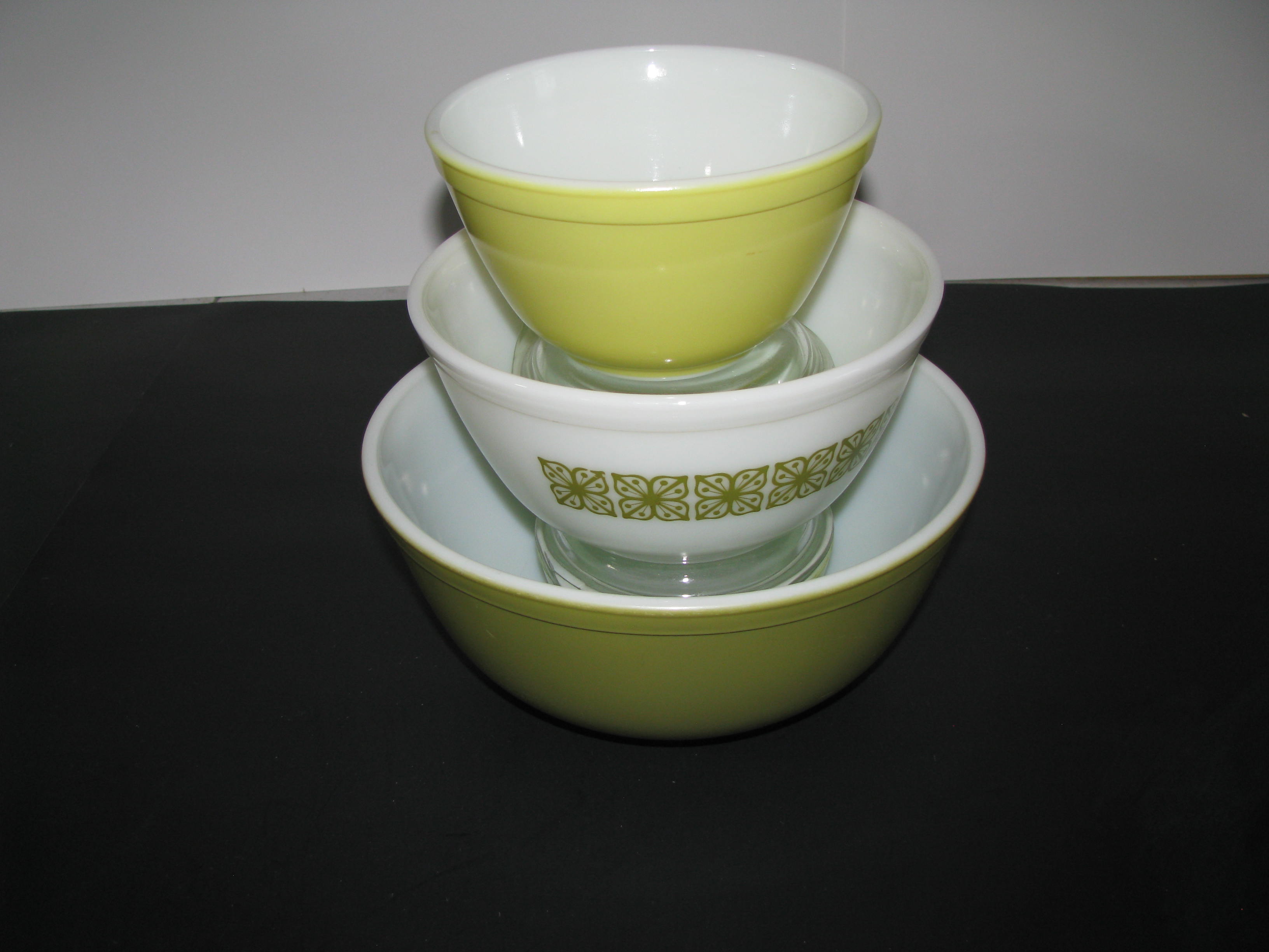 Vintage Pyrex Verde Bowls