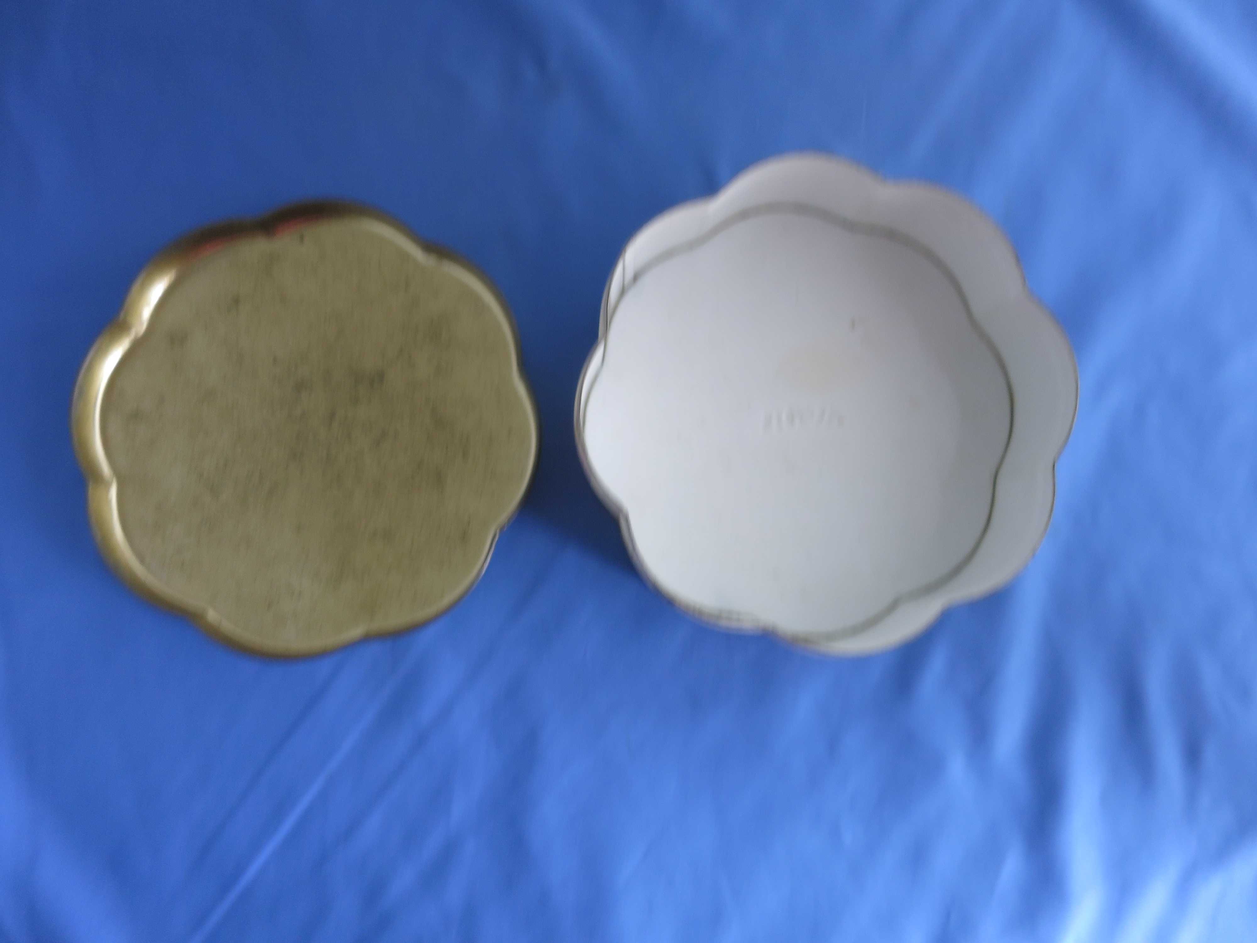 Avon Floral Tin with a Flower Shape circa 70s