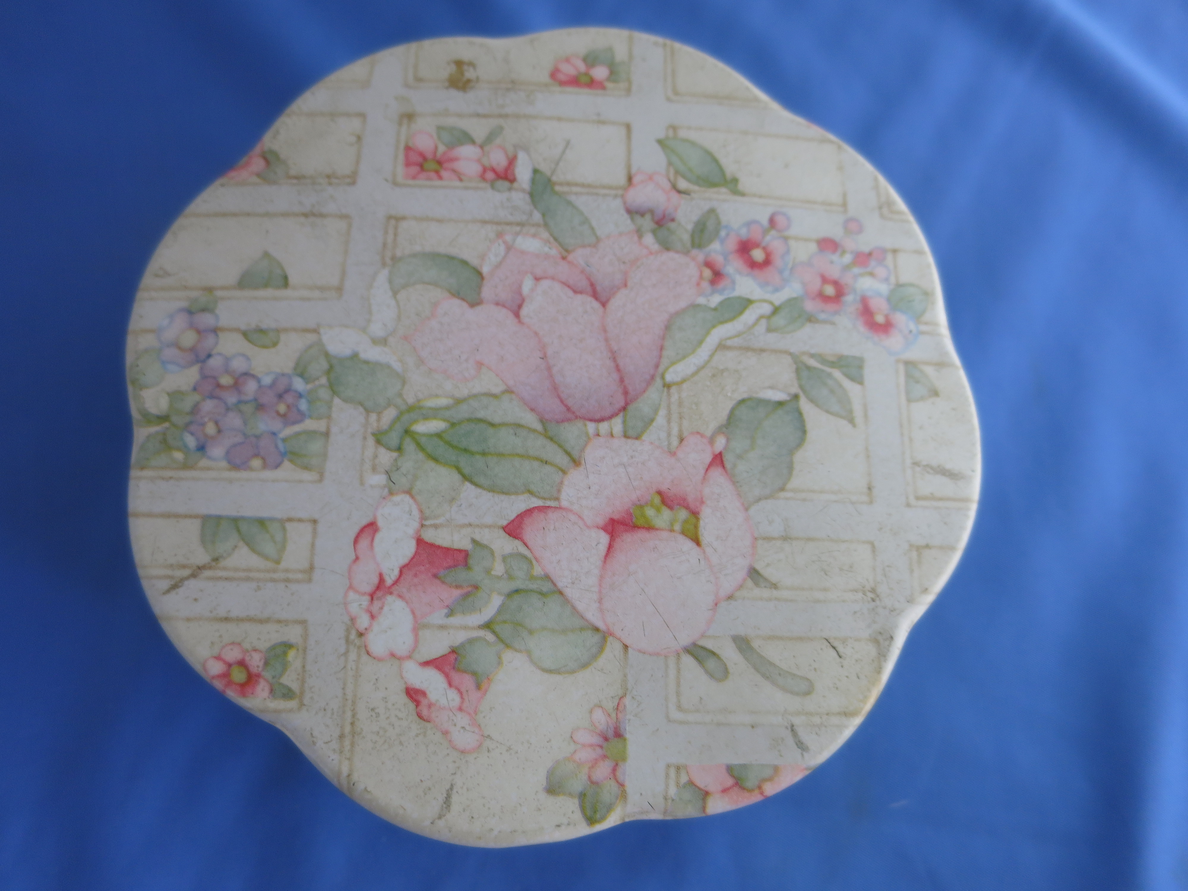 Avon Floral Tin with a Flower Shape circa 70s