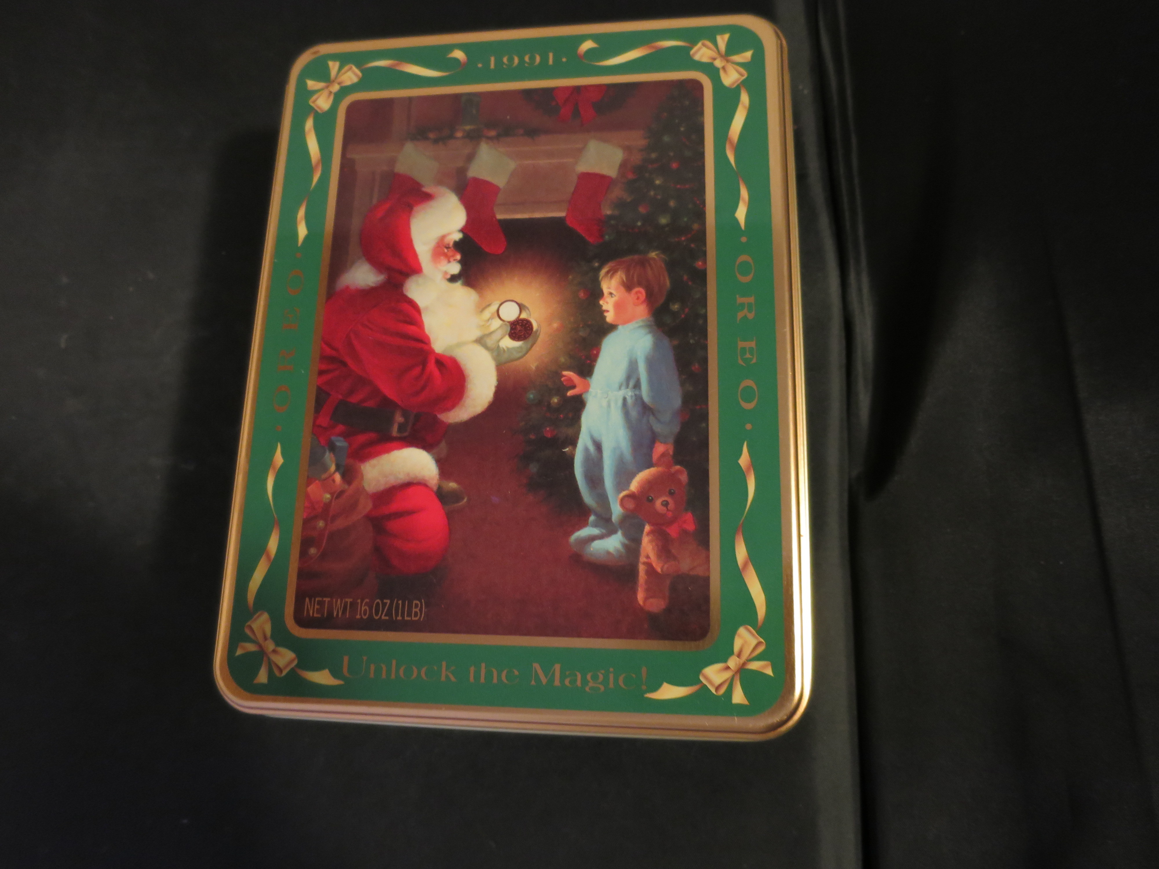Nabisco Oreo Tin 1991 Waiting for Santa