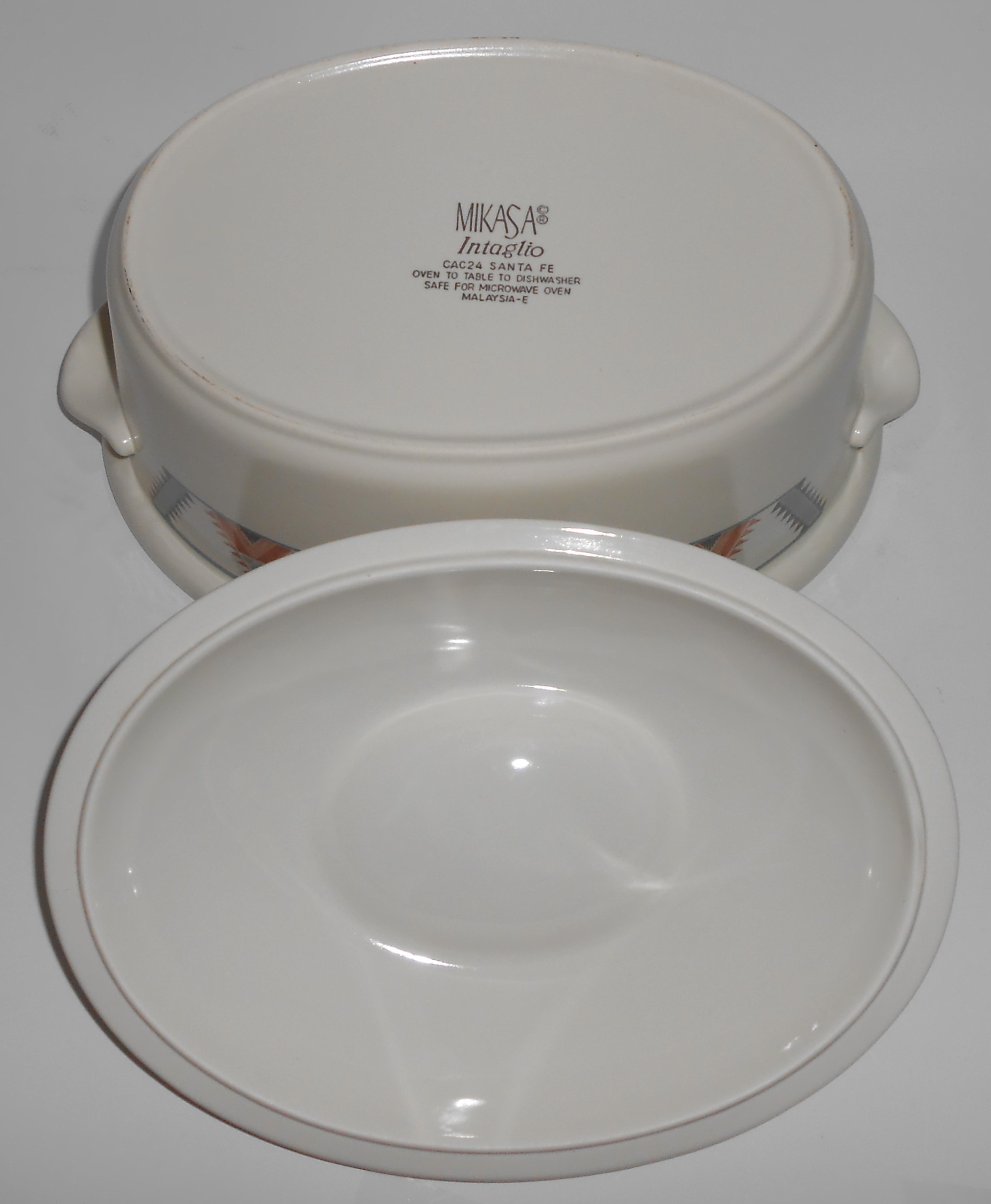 Mikasa Intaglio China CAC24 Santa Fe Oval 2 Qt Casserol