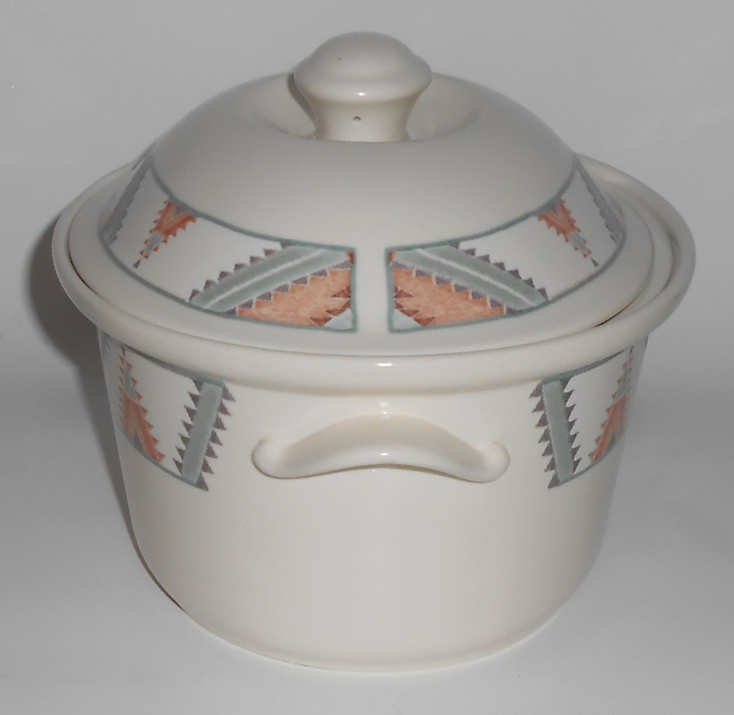 Mikasa Intaglio China CAC24 Santa Fe Oval 2 Qt Casserol
