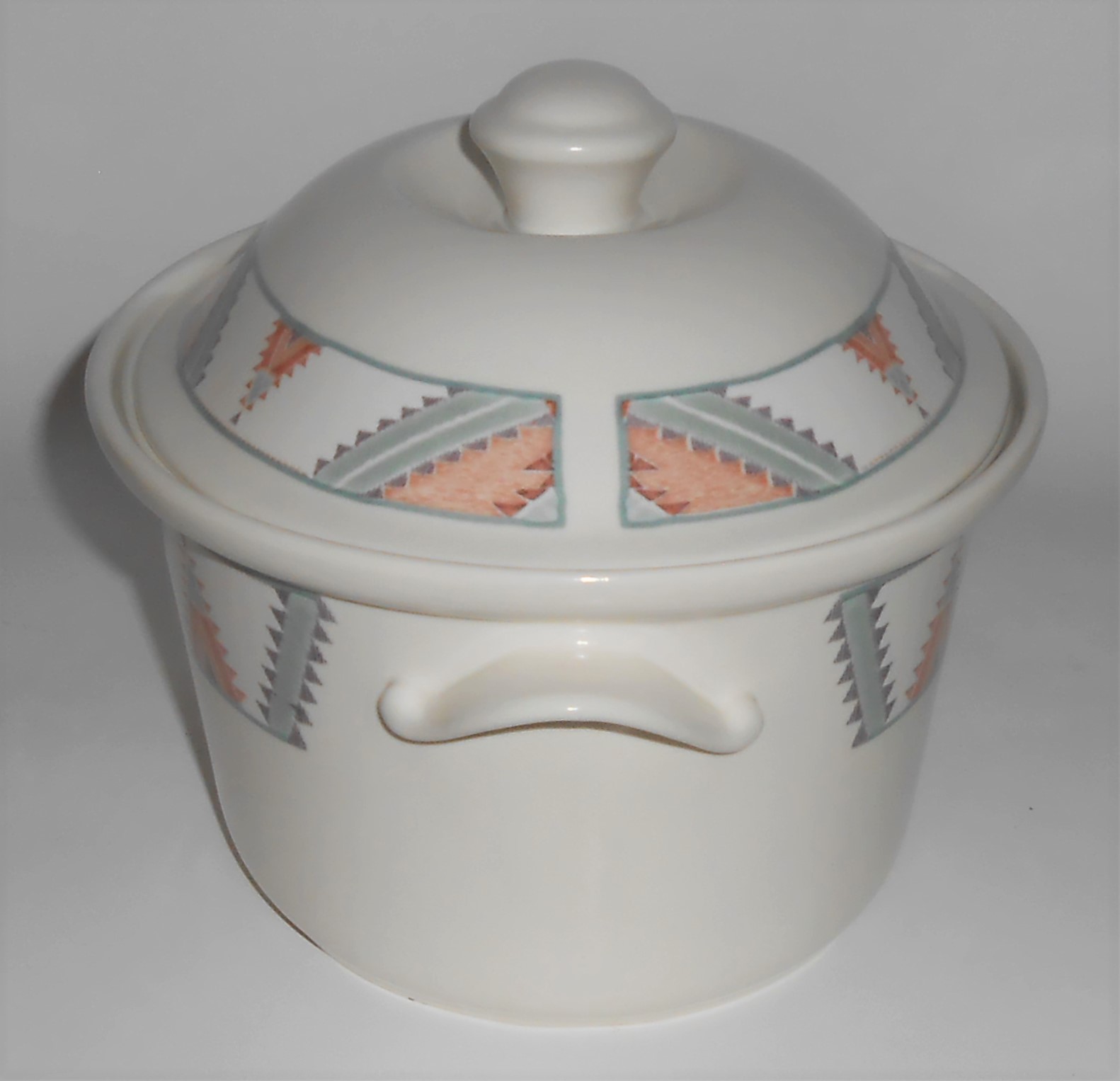 Mikasa Intaglio China CAC24 Santa Fe Oval 2 Qt Casserol