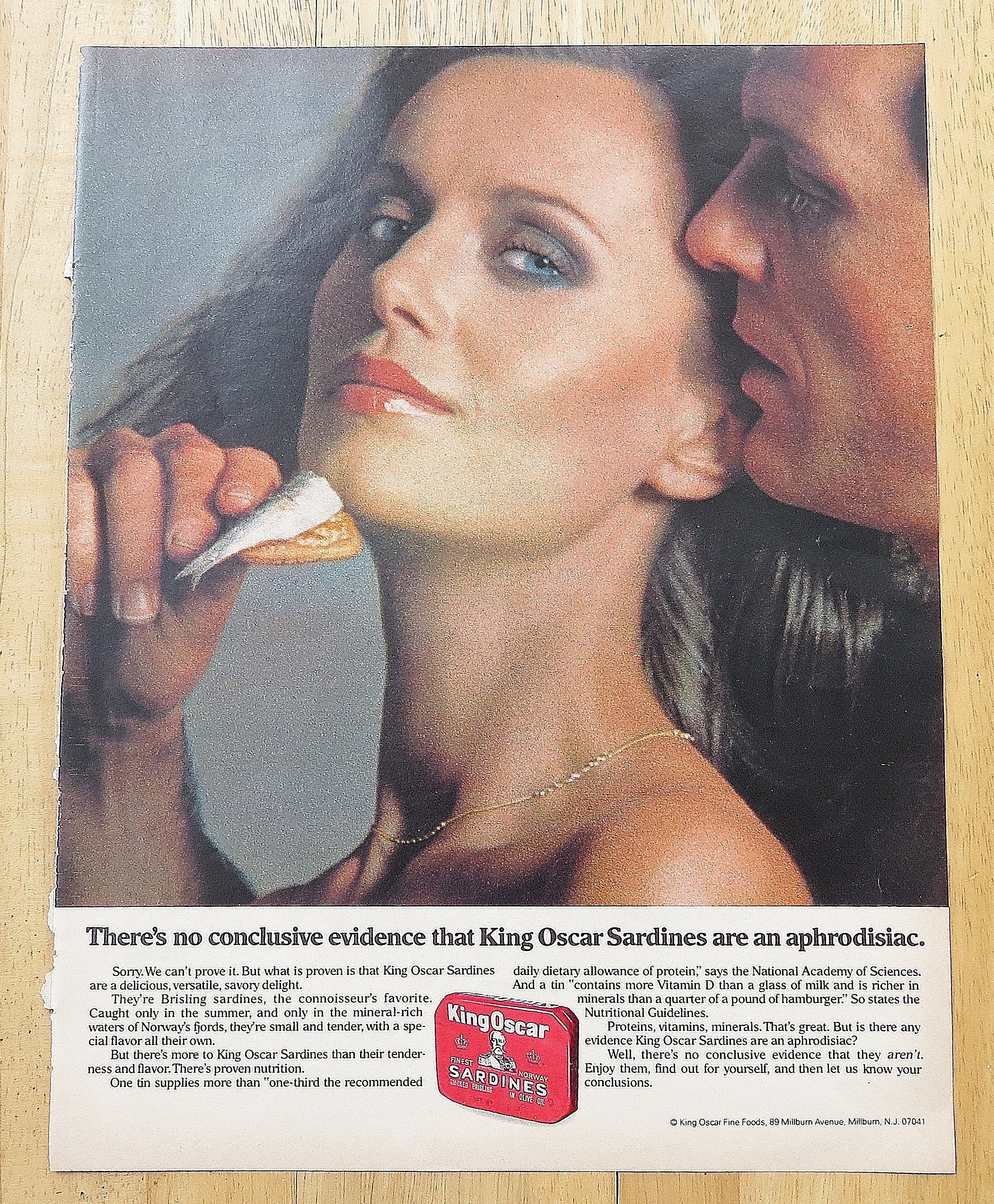 1979 King Oscar Sardines With Couple Snacking