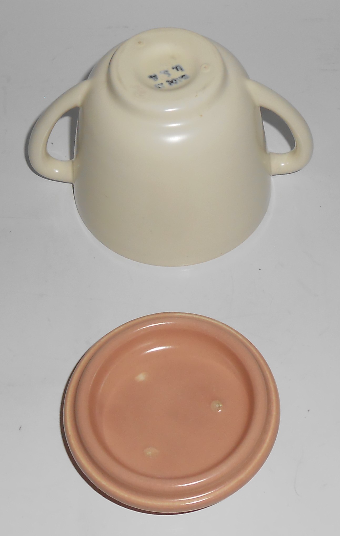 Catalina Pottery Rancho Ware Satin Ivory/Coral Sugar B
