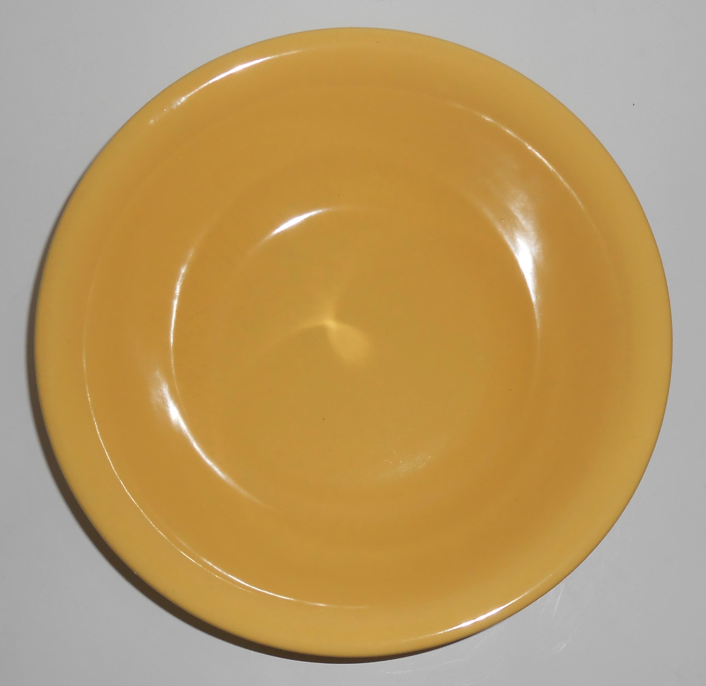 Metlox Pottery Poppy Trail Series 200 Gloss Yellow Roun