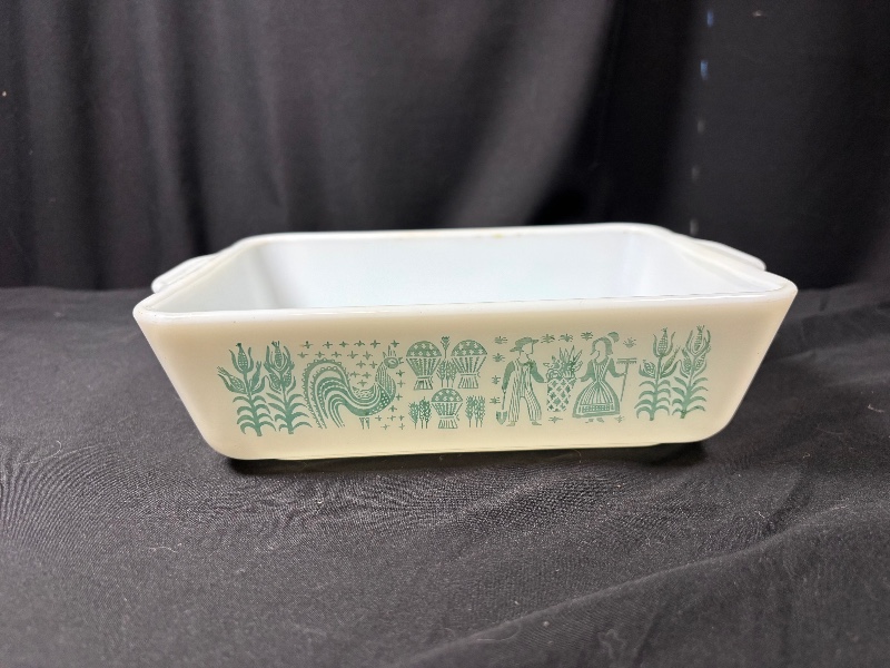 Pyrex 0503 Amish Butterprint Turquoise White 1.5 QT Refrigerator Dish