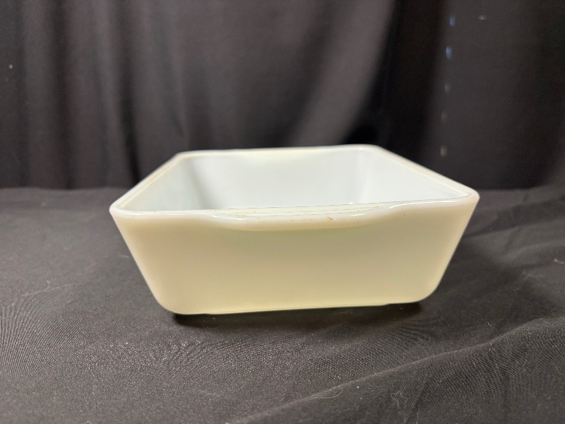 Pyrex 0503 Amish Butterprint Turquoise White 1.5 QT Refrigerator Dish