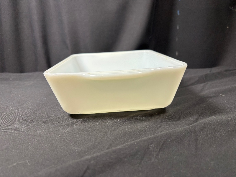 Pyrex 0503 Amish Butterprint Turquoise White 1.5 QT Refrigerator Dish
