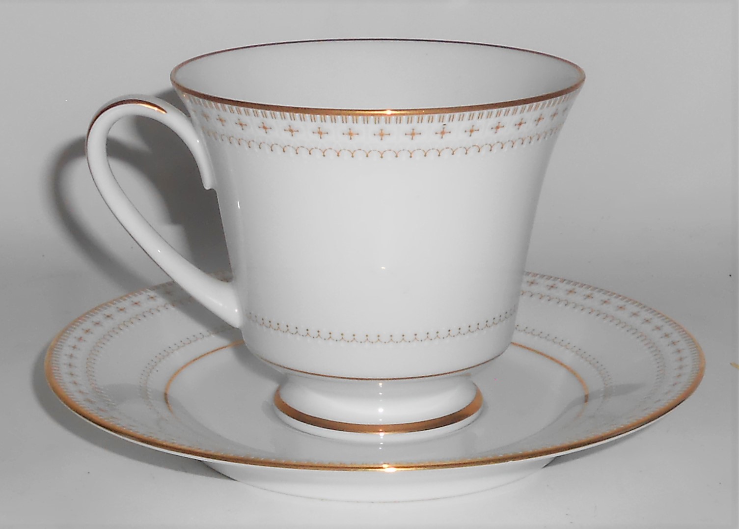 Noritake Porcelain China 2030 Barrington w/Gold Cup & S