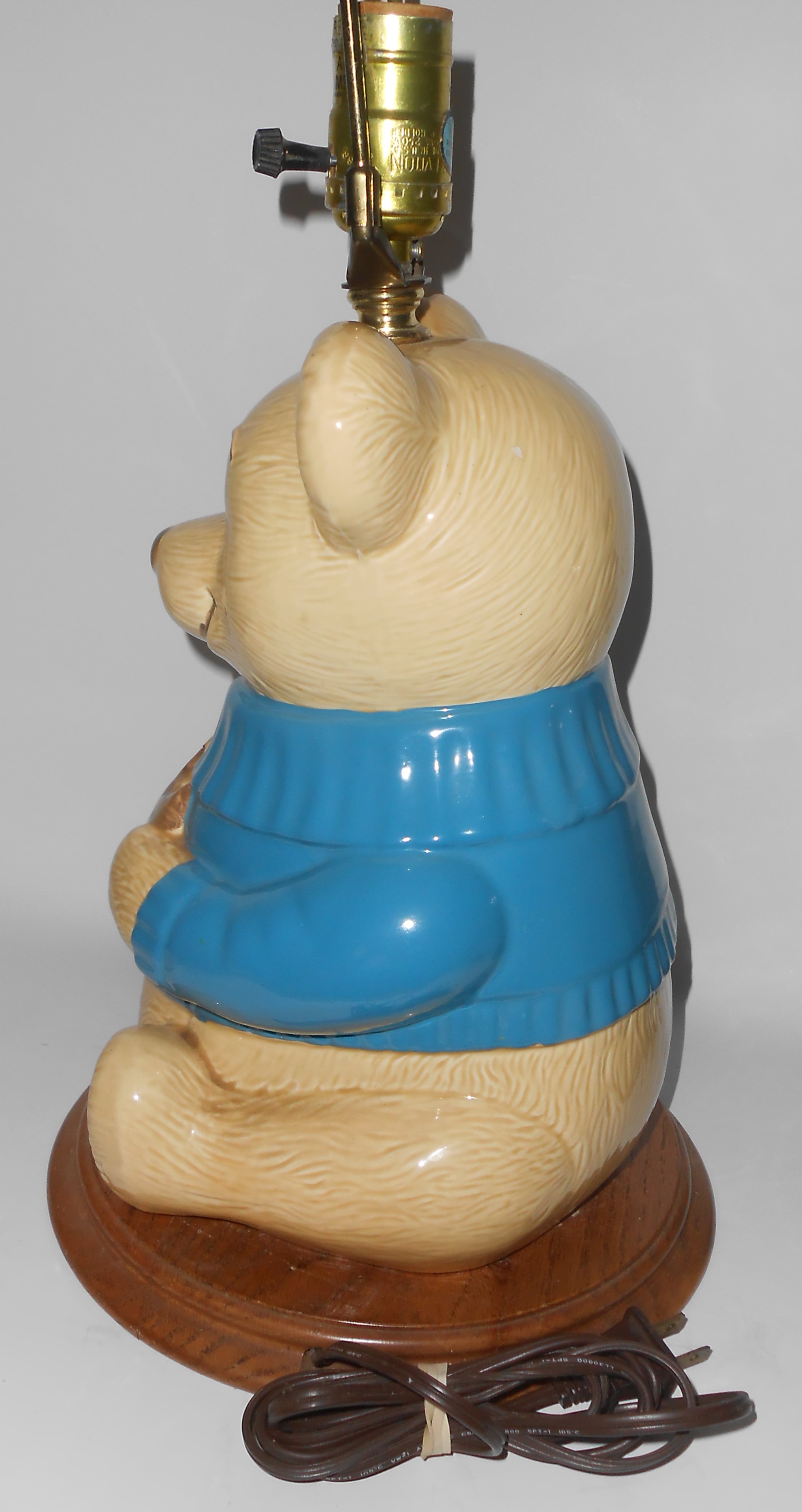 Metlox Pottery Poppy Trail Teddy Bear Eating Cookie
