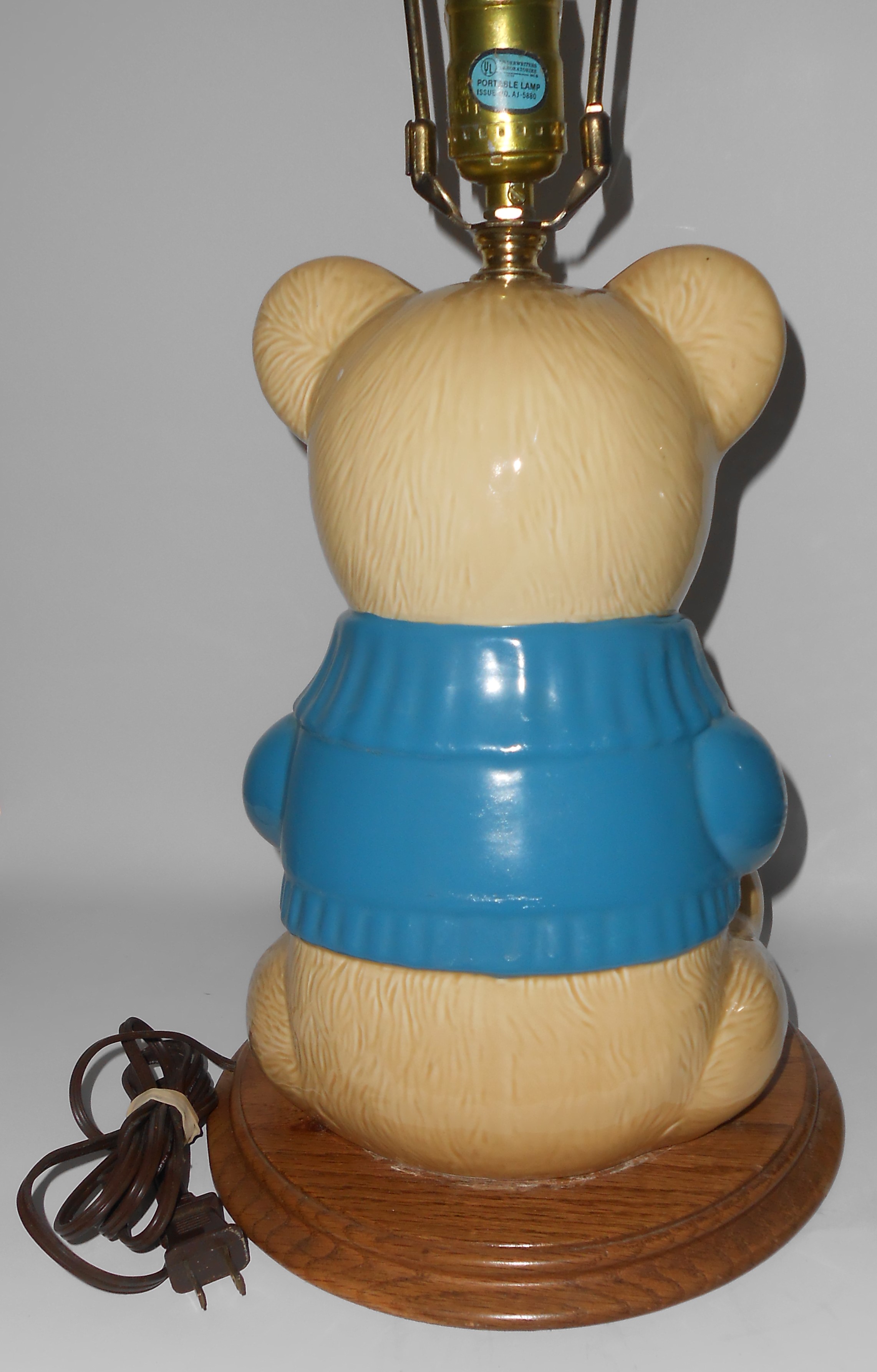 Metlox Pottery Poppy Trail Teddy Bear Eating Cookie